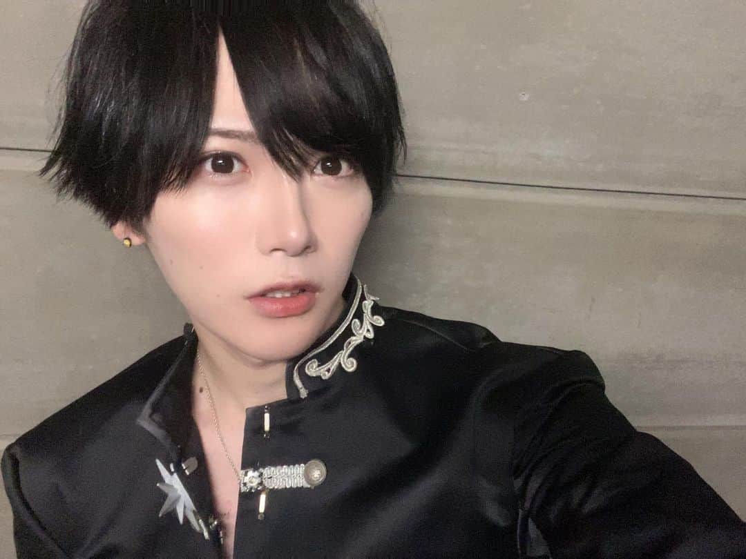 榊原尚のインスタグラム：「何見てんだよ  #そりゃ見るだろ #こんだけ #カッケーんだから！ #かわいい #かっこいい #フォロー #フォローミー #me #l4l #instafashion #instagood #instagram #instagramers #selca #selfy #selfie #insta #instalike #follow #followme #likeforlike #f4f  #山田涼介 #heysayjump #ジャニーズ #雰囲気 #アイドル #」