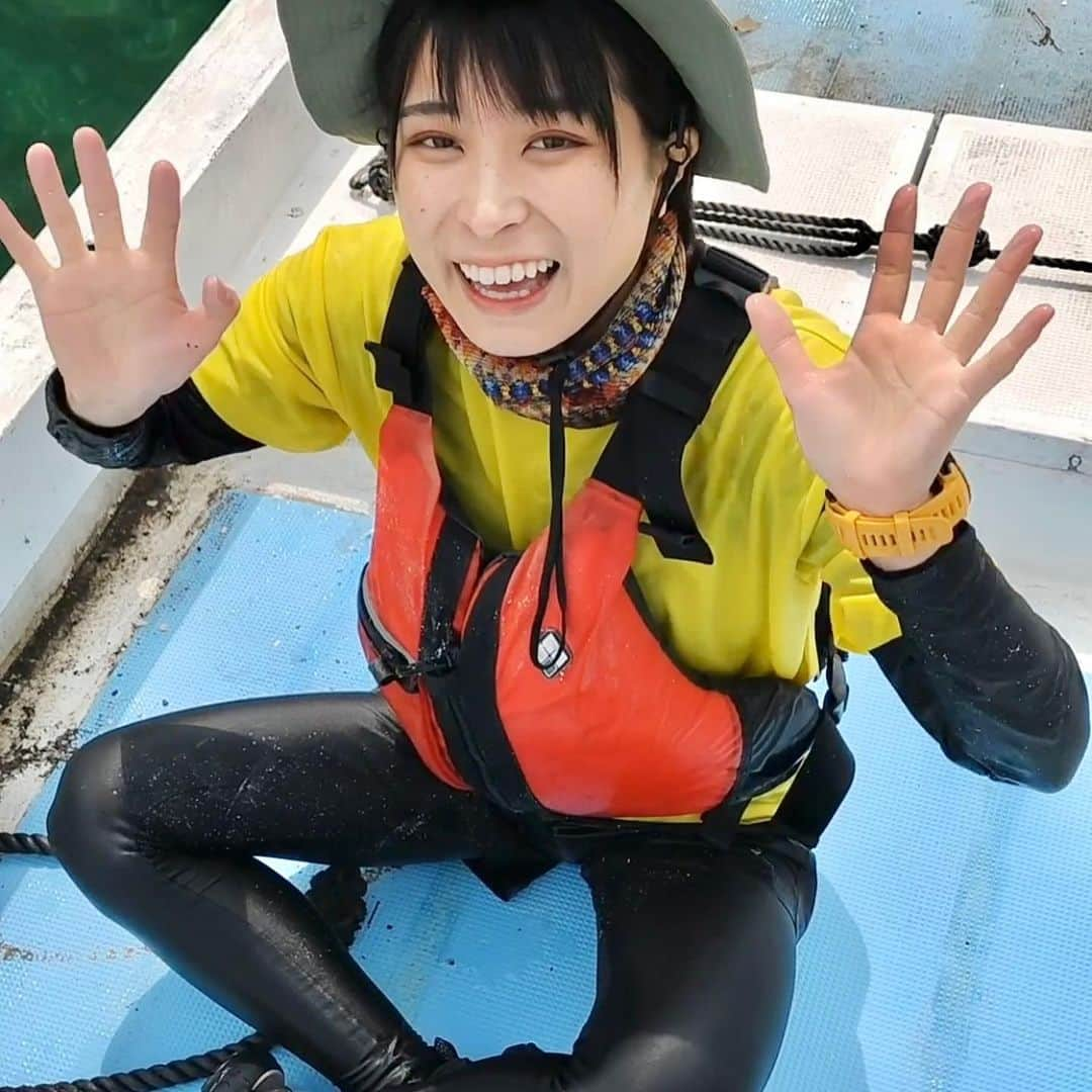 かほなんのインスタグラム：「なんと！！ またまた海上保安庁とのお仕事をさせて頂きました！😆✨  海上保安庁の公式YouTubeに動画が上がっております！  マリンレジャーを安全に楽しむための5つのポイント！💡 ・それぞれのマリンレジャーに合った事故防止対策をする ・単独行動を控える ・ライフジャケットの着用 ・連絡手段の確保 ・気象海象の確認  そして動画を見て、夏の海を安全に楽しもうー！！！🚣✨ YouTubeにて「海上保安庁」で検索！  #海上保安庁 #マリンレジャー #さばいどる  #かほなん」