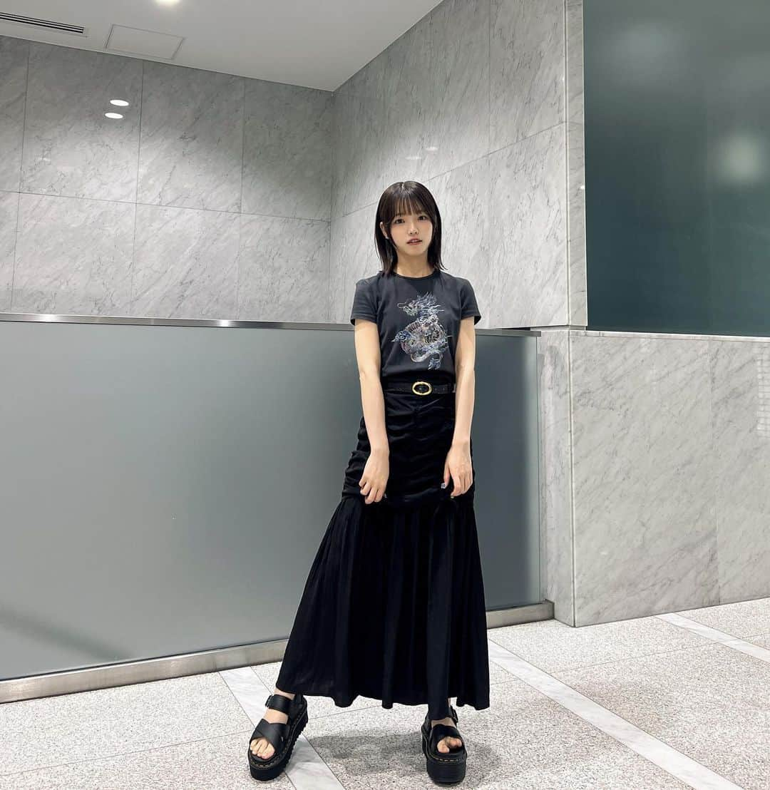 高橋彩音さんのインスタグラム写真 - (高橋彩音Instagram)「珍しい服装でしたがどうでしょうか🩶🩵   #オンラインお話し会  #ありがとうございました  #遅れちゃった  🥺」7月11日 21時03分 - aayyaannee811