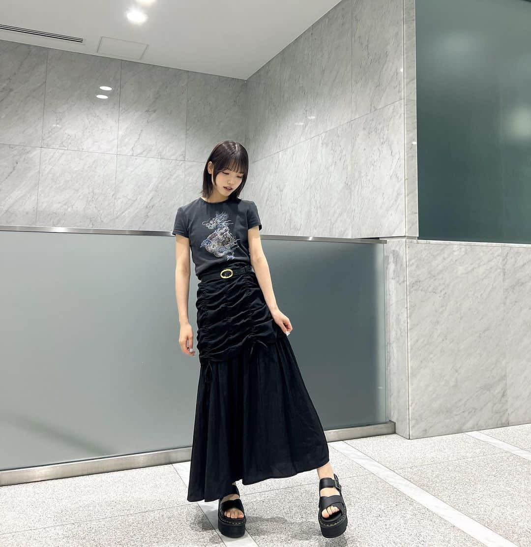 高橋彩音さんのインスタグラム写真 - (高橋彩音Instagram)「珍しい服装でしたがどうでしょうか🩶🩵   #オンラインお話し会  #ありがとうございました  #遅れちゃった  🥺」7月11日 21時03分 - aayyaannee811