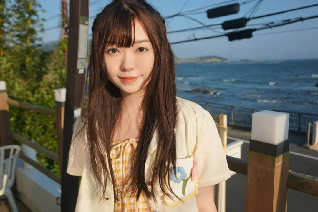 佐久間彩加さんのインスタグラム写真 - (佐久間彩加Instagram)「鎌倉と葉山に行きました～⚓ 昨日はちょっとカジュアルに… イエローベースのお洋服で🧡 家族で美味しいお寿司を食べて 楽しい１日となりました🍣  @shopcider @shopcider_ip  #ショップサイダー #サイダー #shopcider #cider #佐久間彩加 #singersongwriter #artist #model #streetfashion #鎌倉 #葉山 #kamakura #hayama」7月11日 21時03分 - ayaka.daze