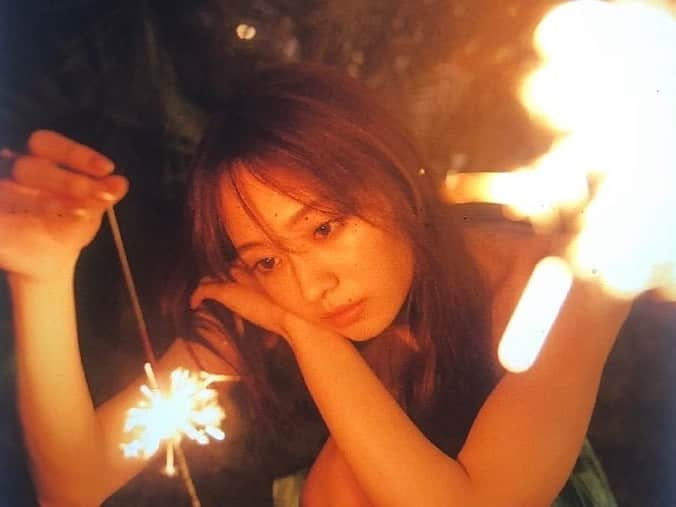 梅澤美波さんのインスタグラム写真 - (梅澤美波Instagram)「もう３年前、  オーストラリアで出会った香水が いまも変わらず、 好きな香りです📎」7月11日 20時55分 - ume_minami.official