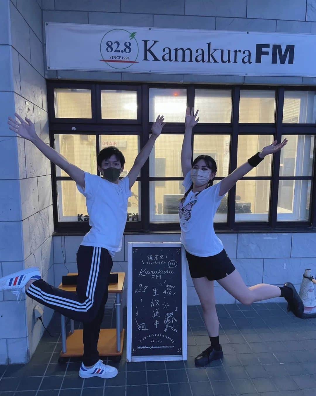 森木レナさんのインスタグラム写真 - (森木レナInstagram)「鎌倉FM『シーサイドカフェ828』聴いてくれた皆さんありがとうございましたー💃💃🥳Twitterで熱心に動いた結果、こうして実際にラジオにゲストとして呼んでいただけました🤩嬉しいね✌️  ジャンプ漫画(ジョジョの話とか)のトークしたり、弾き語りさせていただいたり、盛り上がって楽しかったー！👍  #鎌倉 #kamakura #ジャンプ  @djkaijun_i_like_coffee」7月11日 20時57分 - rena_moriki