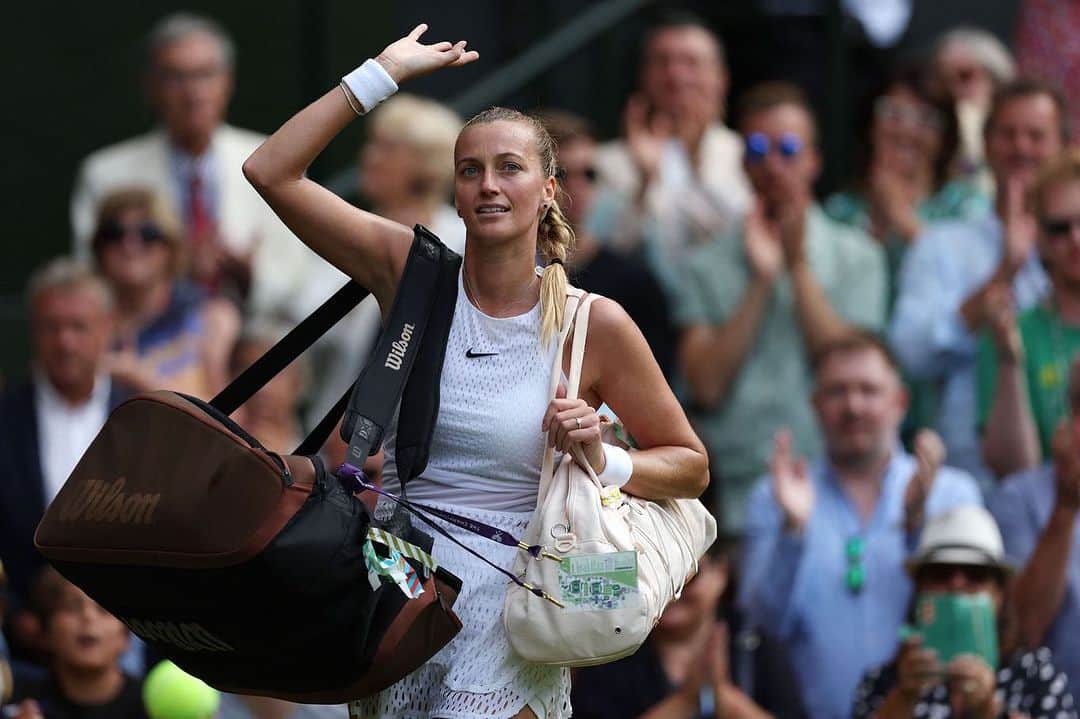 PetraKvitovaのインスタグラム：「Oh Wimbledon, it always hurts so much to lose here, but I will never stop loving the challenge of playing on grass and the incomparable feeling of competing on Centre Court. I’m disappointed that I couldn’t find a way to raise my level yesterday but all credit to Ons, a fantastic player and person. Now time for some rest and relaxation before hitting the hard courts 🙏」