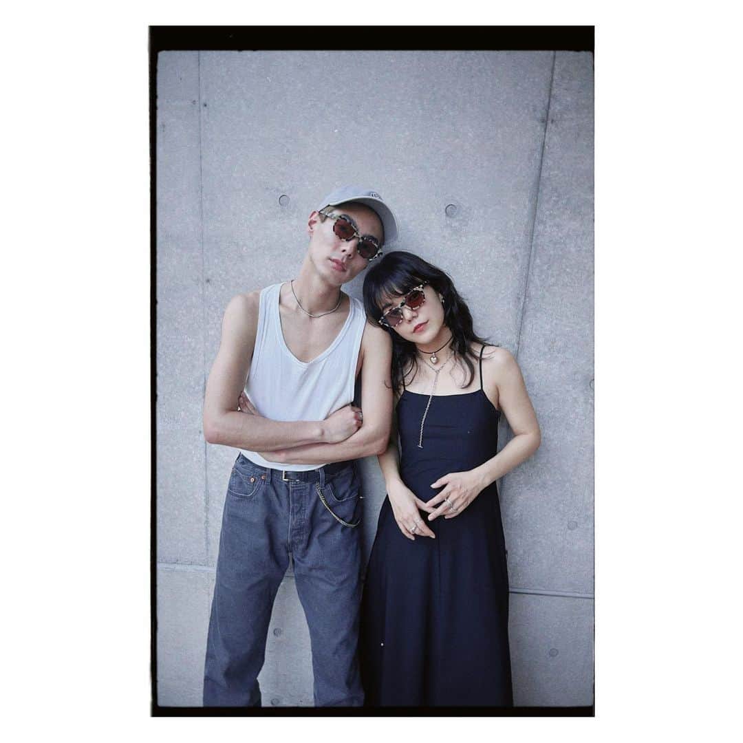 岩崎拓馬のインスタグラム：「🕶️🕶️🕶️🕶️ . . @waitingforthesun_jp  w/ @xxmeixx1208   お揃いサングラスを たまたまつけてた、そんな日  お気に入りのひとつ🫶🩷 . . #waitingforthesun #happytime」