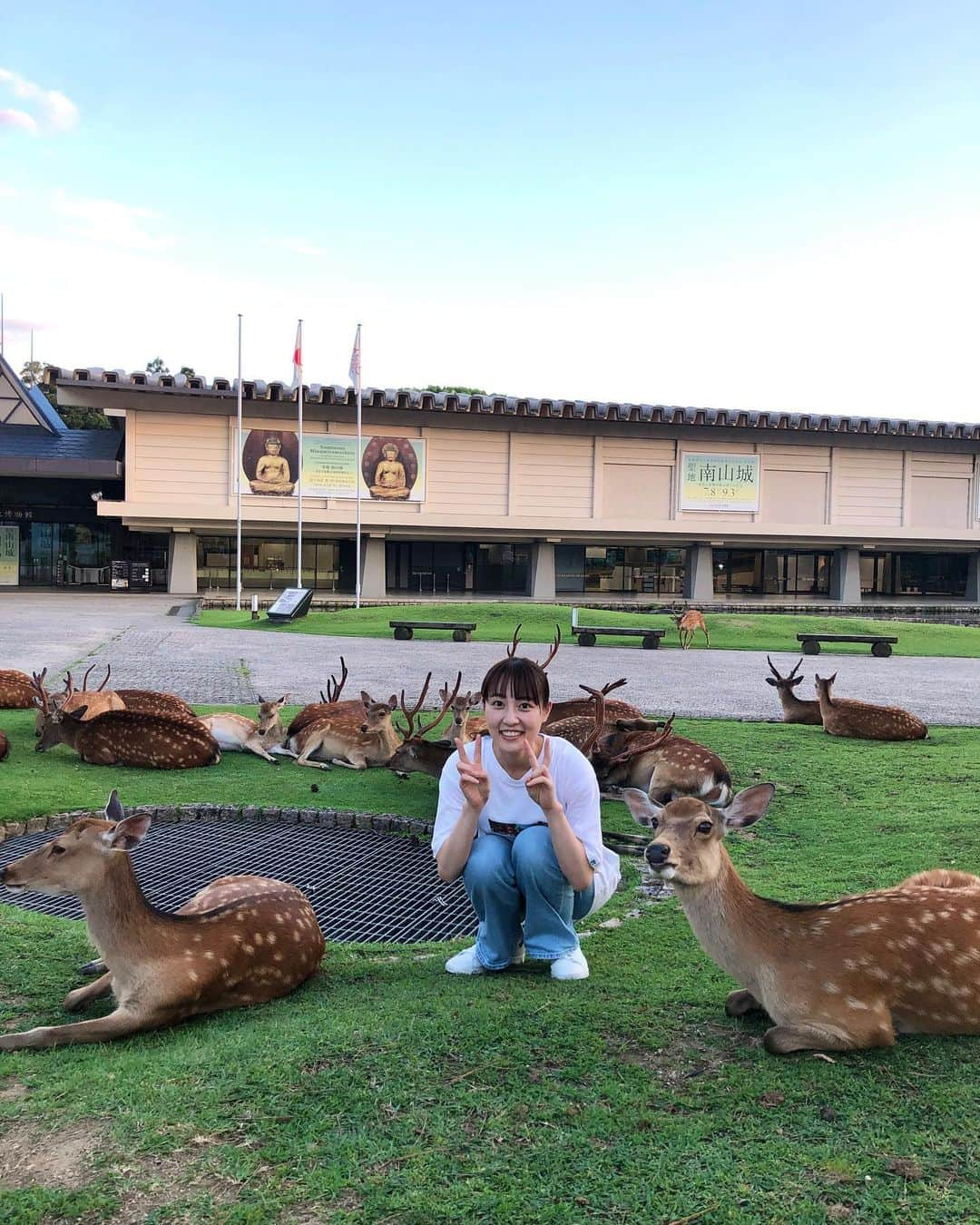 坂本ひろ美のインスタグラム：「奈良県で撮影でした🦌 鹿さんも暑そうでした☀️ 仲良くなれたかな、、🌻」