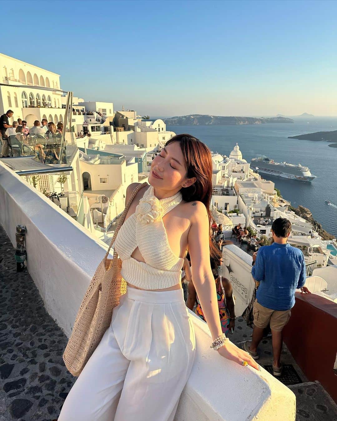柚月瀬那のインスタグラム：「First time in Santorini island 🏝️🚢🏔️ Finally in my dream place:)」