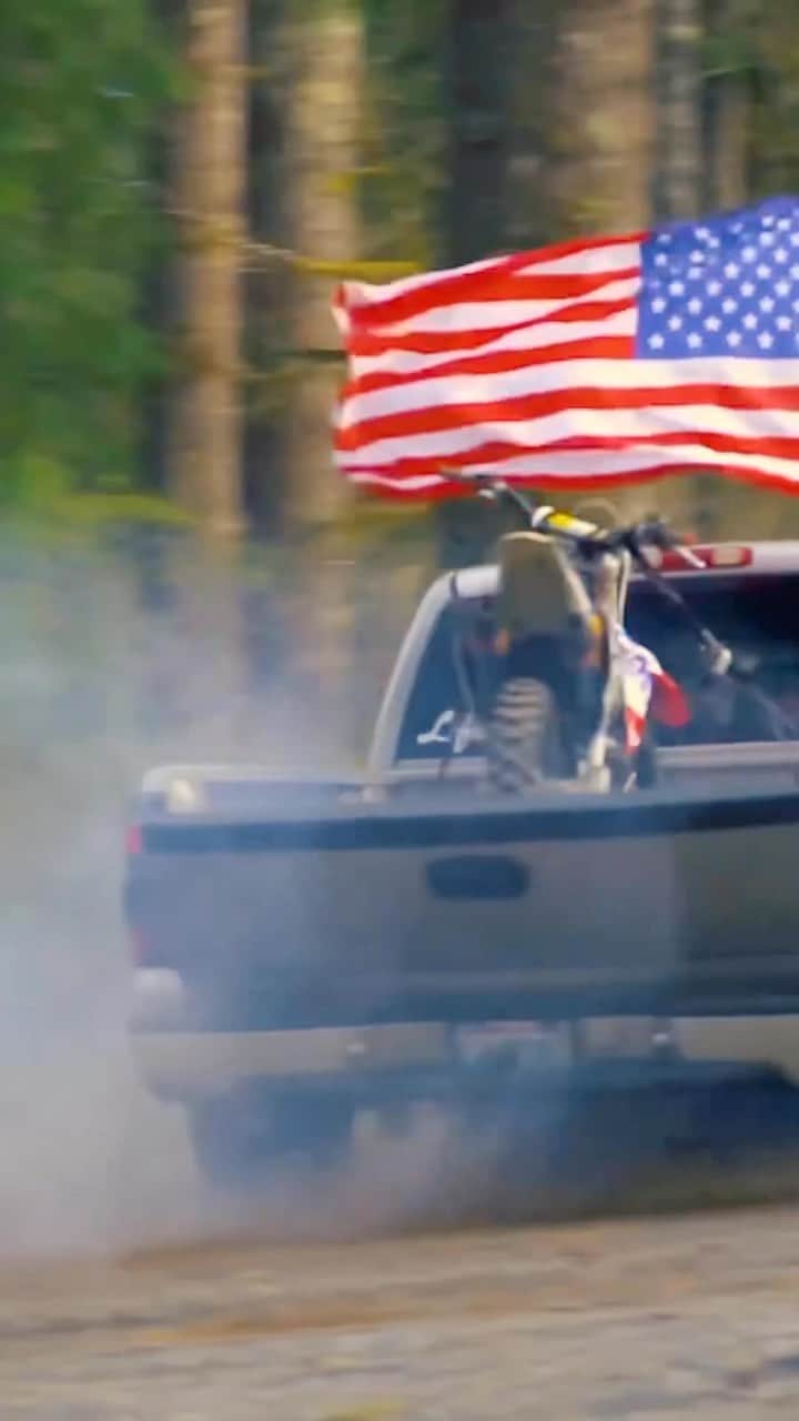 Truck Hubのインスタグラム：「How much Merica can you fit in one clip ? 🦅 🇺🇸 @shawn_olin」