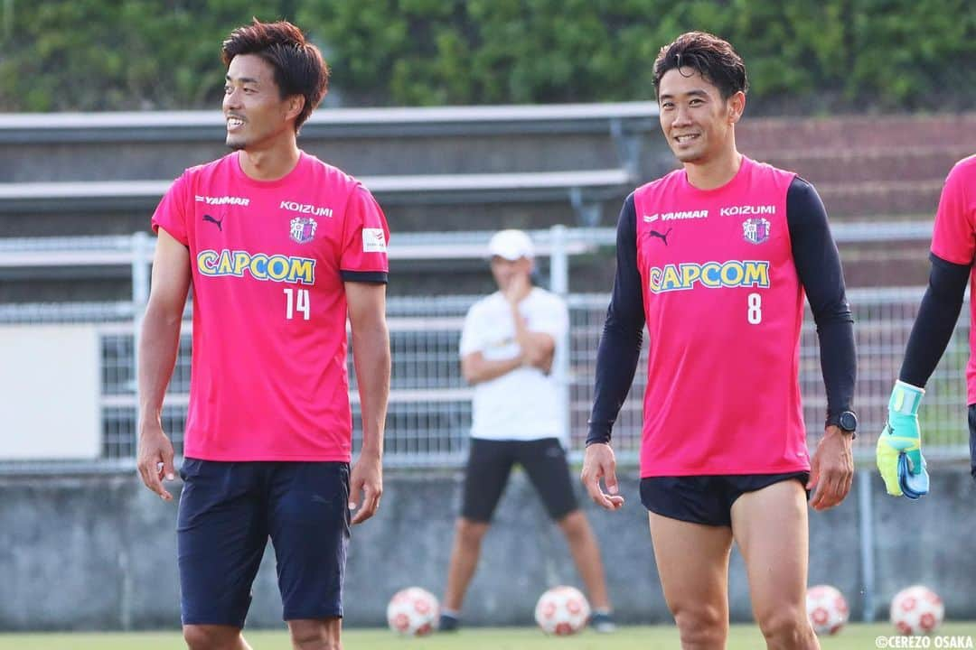 セレッソ大阪さんのインスタグラム写真 - (セレッソ大阪Instagram)「.🌸training🌸  明日の天皇杯3回戦に向けて、トレーニングを行いました💪 タイトル獲得に向けて、熱いご声援をよろしくお願いします🤝📣🌸  🏆天皇杯JFA全日本サッカー選手権大会3回戦 🗓7月12日（水）19:00キックオフ 🆚#大宮アルディージャ 🏟#ヨドコウ桜スタジアム  #丸橋祐介 選手 #香川真司 選手 #木下慎之輔 選手 #毎熊晟矢 選手 #清武弘嗣 選手 #石渡ネルソン 選手 #ジョルディクルークス 選手 #カピシャーバ 選手 #中原輝 選手 #香川真司 選手 #上門知樹 選手 #カップをピンクに染めよう #cerezo #cerezoosaka #SakuraSpectacle #セレッソ大阪」7月11日 21時16分 - cerezo_osaka