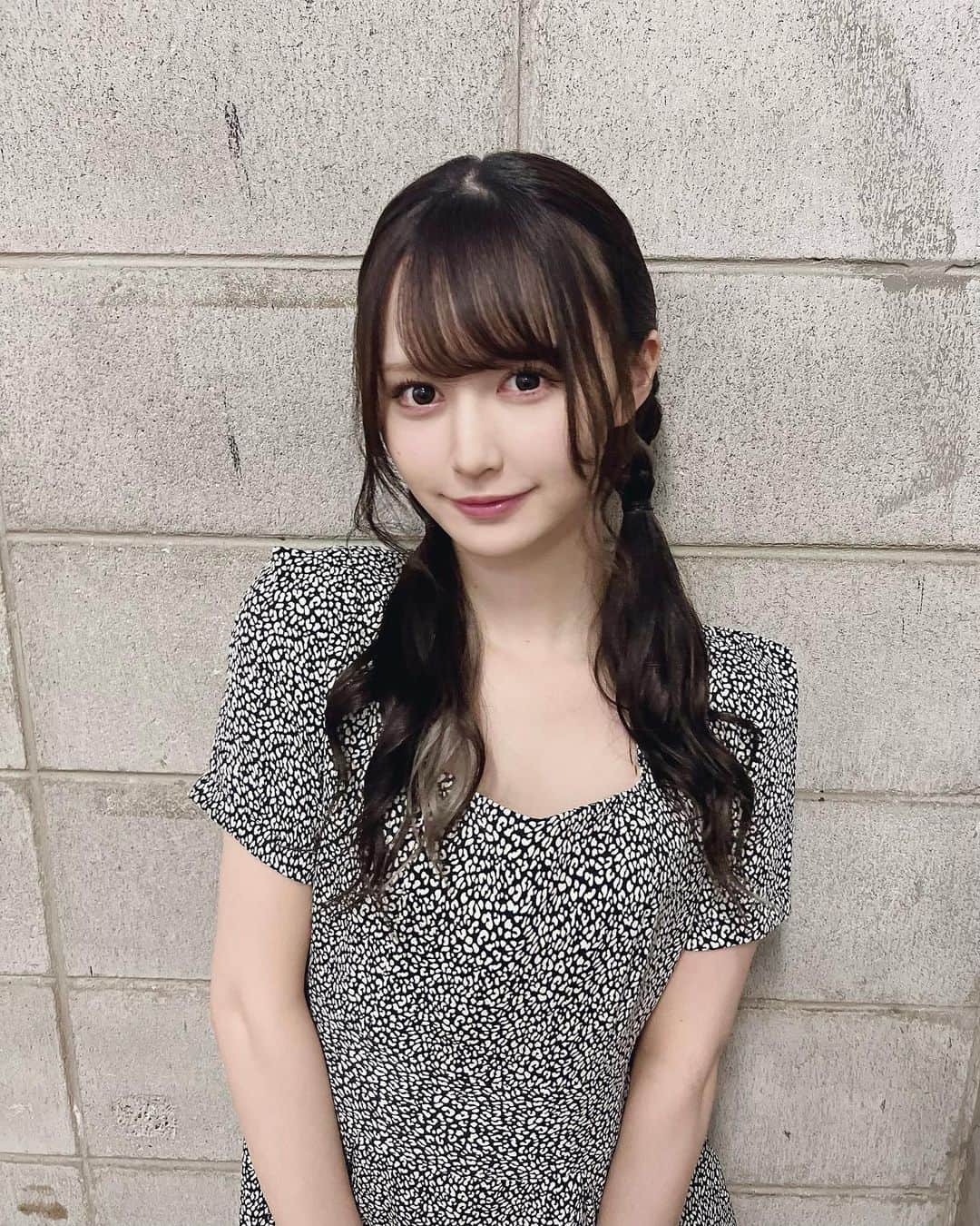 山本望叶のインスタグラム：「♡  #ootd #code #コーデ #夏コーデ #モノトーンコーデ #ワンピース #ワンピースコーデ #emoda #三つ編み #ツインテール」