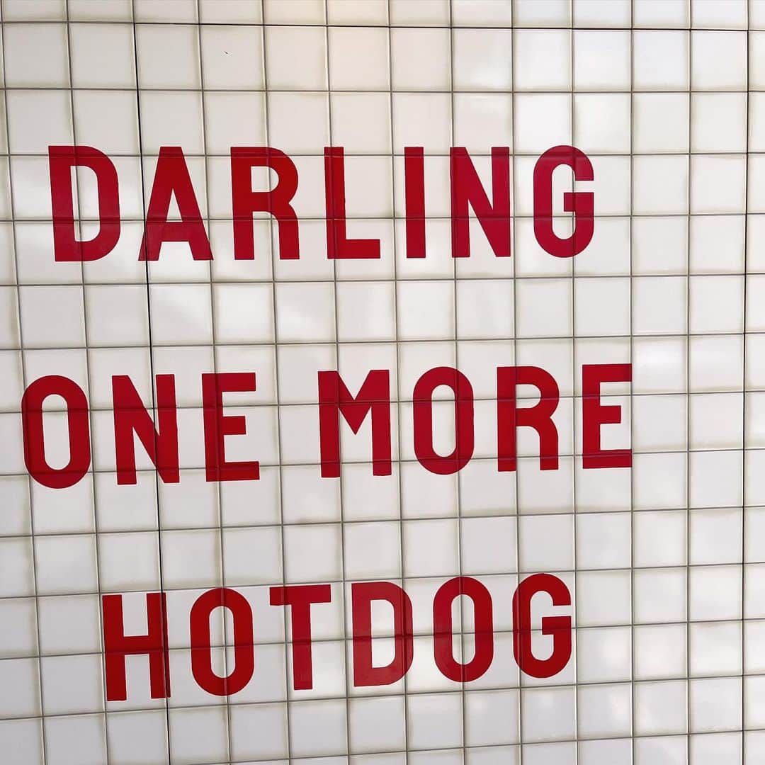 夏井さらさんのインスタグラム写真 - (夏井さらInstagram)「🇺🇸🤍🌭  とっても美味しかったホットドッグ＾＾♡ @hotdog_doh   ソーセージもパンも本格的で感動した😮‍💨❤︎  . . . #表参道カフェ #表参道グルメ #原宿カフェ #原宿グルメ #darlingonemorehotdog」7月11日 21時18分 - sara_natsui