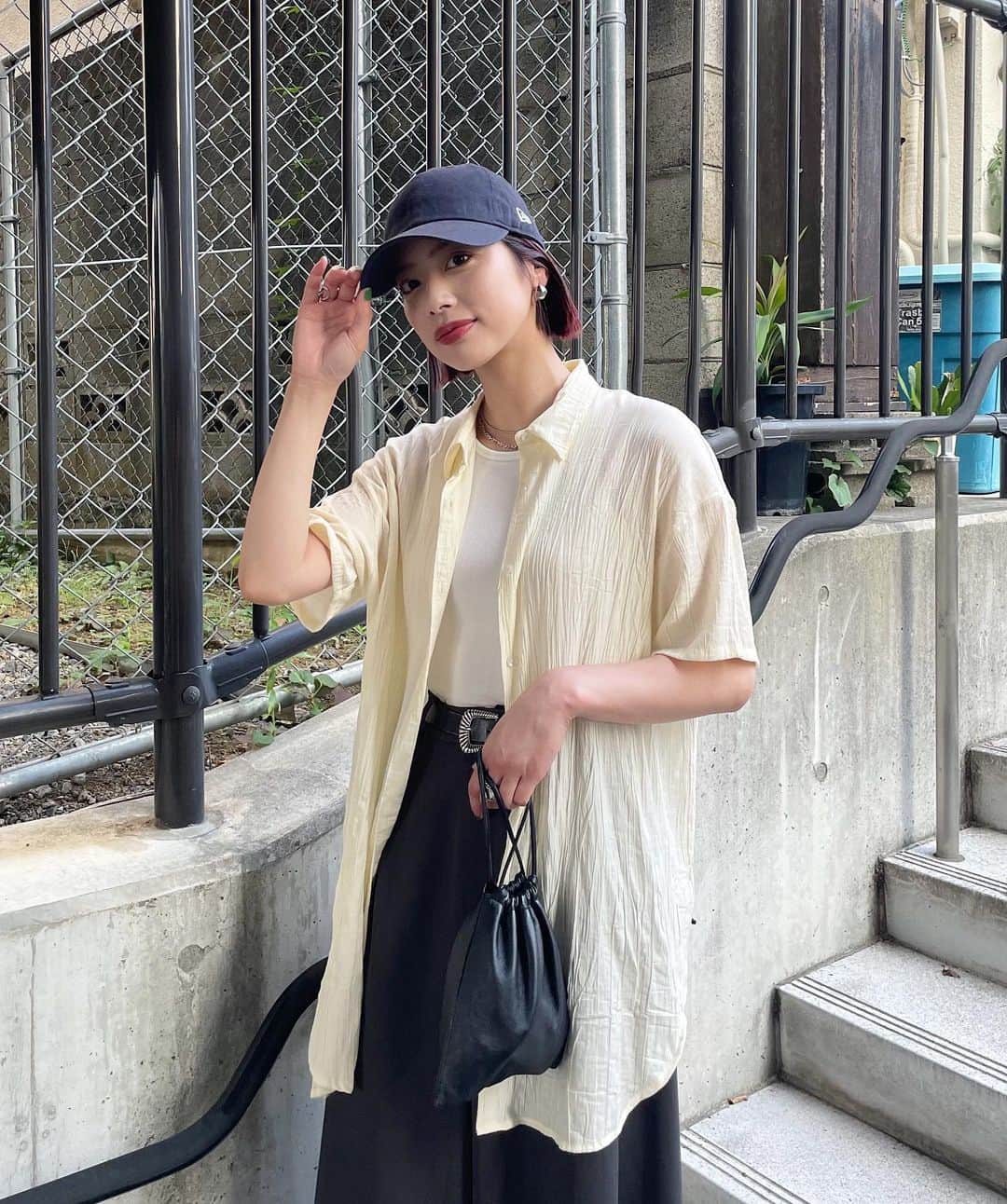 のインスタグラム：「. ⁡ 前髪あげてキャップ被るのってほんと楽〜✌🏻（笑） ⁡ ⁡ ⁡ 今日のコーデもお気に入りなのでまた載せます🌞 ⁡ ⁡ ⁡ ⁡ ⁡ ⁡ ⁡ #休日コーデ #カジュアルコーデ #キャップ女子 #キャップコーデ #シャツコーデ #dayoff #夏コーデ」