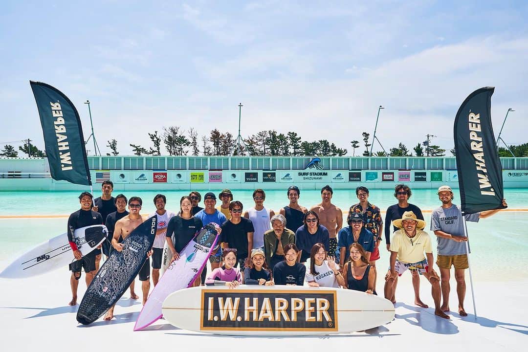 金尾玲生さんのインスタグラム写真 - (金尾玲生Instagram)「.  ”競い合うのではなく“自己最高”を目指す” 「第3回I.W.HARPER SURF&TURF 2023」が、2023年7月3日（月）波の日に日本初の大型サーフィンプール「静波サーフスタジアム PerfectSwellR」と「相良カントリー倶楽部」にて開催され参加させていただきました！  I.W.HARPER SURF&TURFは、「I’M HARPER 自己満足に、生きる。」 のブランドメッセージを体現するサーフィンとゴルフを共に楽しむ、新しいスポーツイベントで、イベント終了後は、I.W.ハーパーソーダを片手に、お肉や海鮮のBBQを楽しみました。  今年は @kaitoohashi に完敗でしたー笑 おでめとう  special thanks @i.w.harperjapan @rosasen_jp @静波サーフスタジアムPerfectSwell @相良カントリー倶楽部  #IWハーパー #iwharper #自己満足に生きる #diageojapan #DRINKiQ #バーボン #ウイスキー #ハーパージュレップ #ミントジュレップ #ハーパーソーダ #ハイボール #バーボンソーダ #surfandturf #PerfectSwell #rosasen #相良カントリー倶楽部」7月11日 21時24分 - reokanao