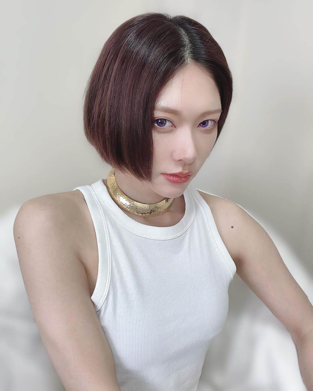 ルウトのインスタグラム：「🤍  最近のル。 伸ばしたい欲はあるのに暑過ぎて切ってしまう〜✂️」