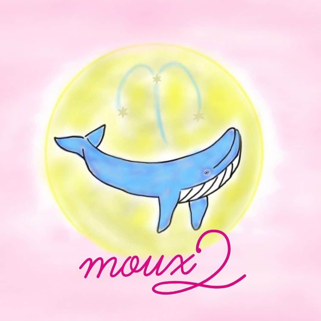 eiko kagamiさんのインスタグラム写真 - (eiko kagamiInstagram)「この度娘がアニマルチャリティーブランド  @moumou_0721 を立ち上げました。  もともと保育園時代から将来は動物に関わる仕事がしたい！と ブレなかった娘が約半年前から @rescue_dog_cat さんの 保護シェルターでボランティアとしてお世話になり、 沢山の方と関わらせて頂くことでこうして第一歩を 踏み出すことができました。  mou×2の売上げの50%を @rescue_dog_cat さんの 保護っこちゃんたちへ寄付させて頂きます🙇‍♀️ 娘はオーナーの美帆さんと出会えて本当に幸せ者です！  アイコンのクジラは娘の手描きで、 ミサンガのチャームは10年来の信頼なる 職人の若鍋さん @cfw9535 が忠実に再現してくださり、感動！🥲✨  ショップカードやデータ関係はいずみちゃん @izumisudo @izumisudo.design がサポートしてくれて、 何度もelims思い出すねなんて話したり🥹🫶  ハンドメイドマスターのやすよにも質問したり、 忙しい中すぐ教えてくれて本当に感謝🥺🙏 @anemonozukuri   そして即相談した時に自分のことのように喜んでくださり 応援してくれて、私が聞いた事もすぐに的確なアドバイスを くれたまゆみさん @mayu1226_ 🌙✨  本当に愛ある周りの方々のサポートのおかげで この節目を迎える事ができました。  ここからが第一歩！ ミサンガも娘しか作れないし （見てても私編める気がしない🤣）、 本当にわちゃわちゃだったスタートだったけど 娘の純粋な想いを大切に、親としても陰ながら 見守っていきたいと思います。  7枚目はブランドコンセプトです。 webの文章含め、もちろん娘が全文書いたのですが、 親の私も二度見しました😂🐳👏✨ . . . . . . #チャリティー#チャリティーブランド#動物愛護#保護犬#保護猫#保護犬を家族に#ミサンガ#アクセサリー#譲度会#里親募集#ハンドメイド#ハンドメイドアクセサリー#保護犬を家族に迎えるという選択肢 #高校生ママ#高校生ボランティア#高校生ブランド」7月11日 21時37分 - eikooo7