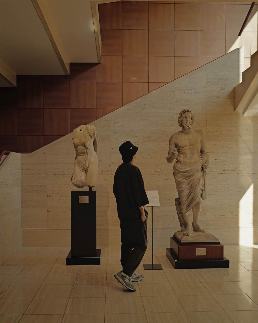 片山良平のインスタグラム：「松岡美術館  展示ほとんど撮れなかったけど最高でした☺️ ヘアスタイルのイメージ材料。 モネはさすがの光の魔術師。  #印象派の光 #モネ #ルノワール #松岡美術館」