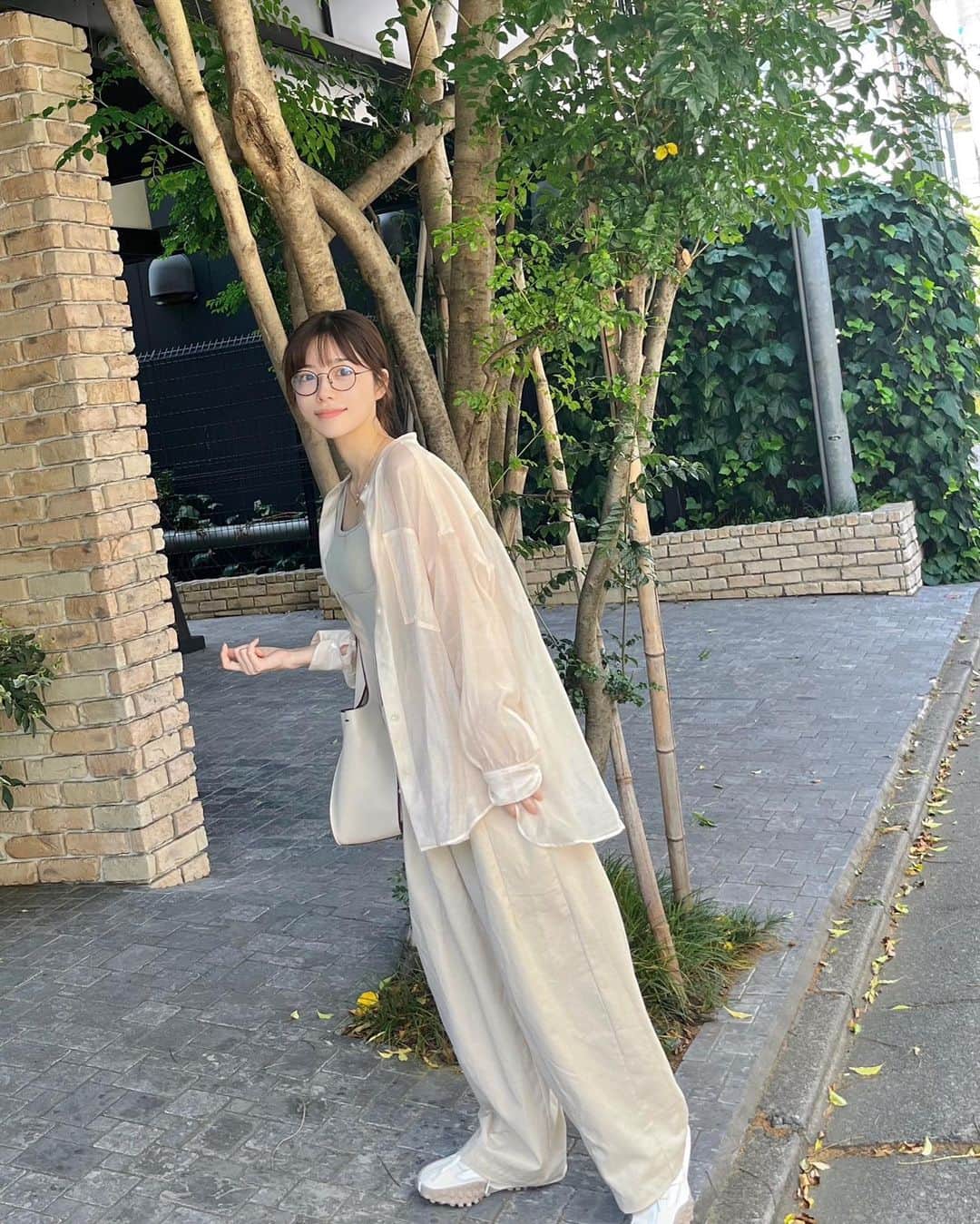 礒部花凜のインスタグラム：「.  もう、暑くて、、、 何着たらいいか分からない😂  . a new musical #ヴァグラント の本稽古も始まり 今月控える、#ウマ娘 #シャニマス LIVEと その他色々な収録にバタバタの毎日ですが、 色んな作品に携われて幸せだなぁって、 めっちゃめっちゃ噛みしめてます！みんなの応援のお陰！  色んなところで学びもあって最高の毎日です！  それぞれのコンテンツで、 みんなと会えるのもとても楽しみー！！！  . #ミュージカル #声優 #私服」