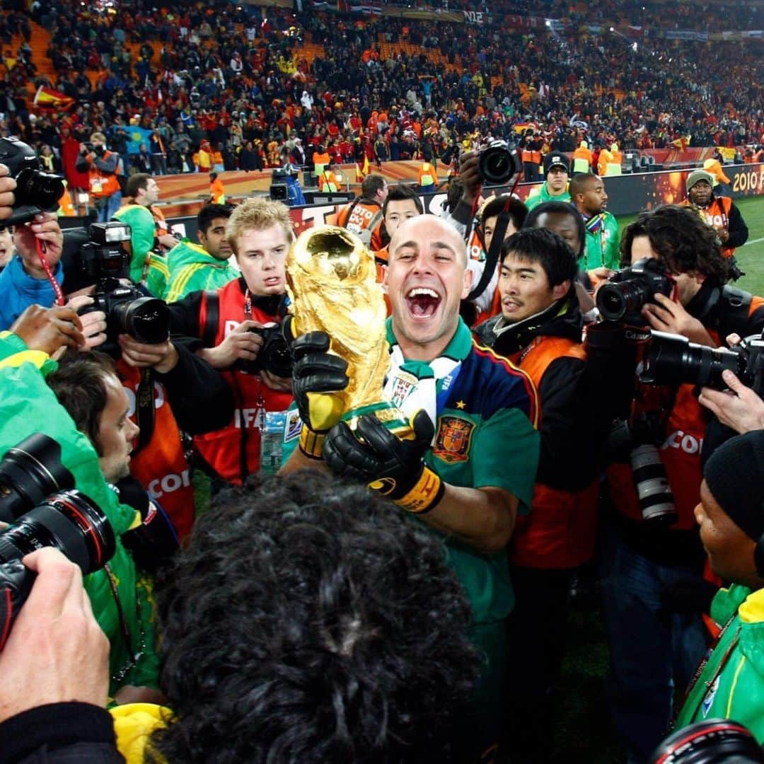 ホセ・マヌエル・レイナさんのインスタグラム写真 - (ホセ・マヌエル・レイナInstagram)「1️⃣3️⃣ años de aquella noche histórica en el Soccer City de Johannesburgo. 1️⃣3️⃣ años del día que fuimos campeones. Imposible olvidar lo que logramos unidos como país. ¡Viva España! 🇪🇸」7月11日 21時38分 - preinaofficial