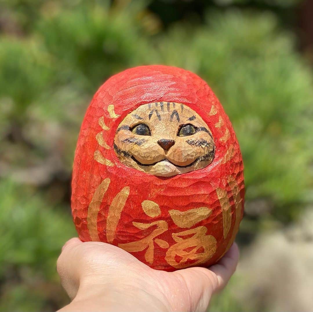 花房さくらさんのインスタグラム写真 - (花房さくらInstagram)「だるまっていいよね。 特に手のひらの上に乗せられるサイズのやつ。 この丸み、持ってるだけで心地よい。  #doyouknow #daruma  #qibaogallery  #猫は時として旅をする  #cat #sculpture #hanafusasakura」7月11日 21時33分 - sakura_hanafusa