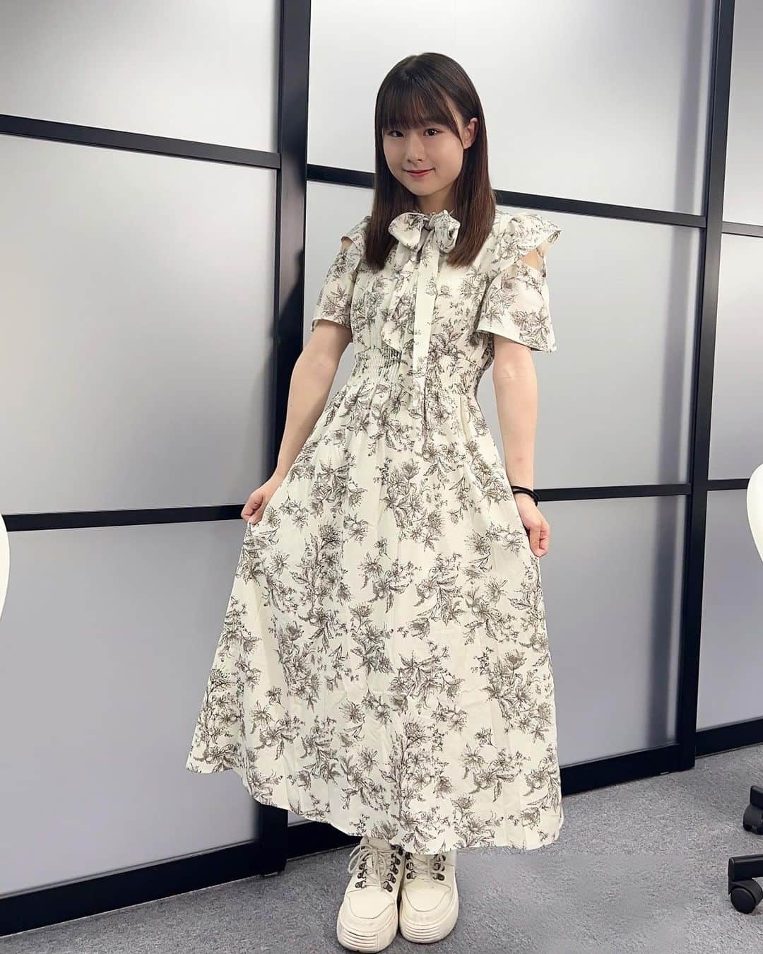 新倉愛海のインスタグラム：「夏らしく！ワンピースを着てみた👗 ⁡ #アプガ2 #にきちゃん #私服 #夏 #ワンピース #japaneseidol」