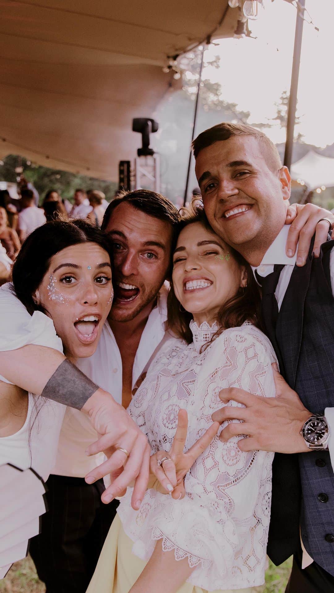イバイ・ゴメスのインスタグラム：「Hoy nos llegaron las fotos de este pedazo de bodón! ❤️🥹 Por pasar TODA la vida junt@s!! 🥂」