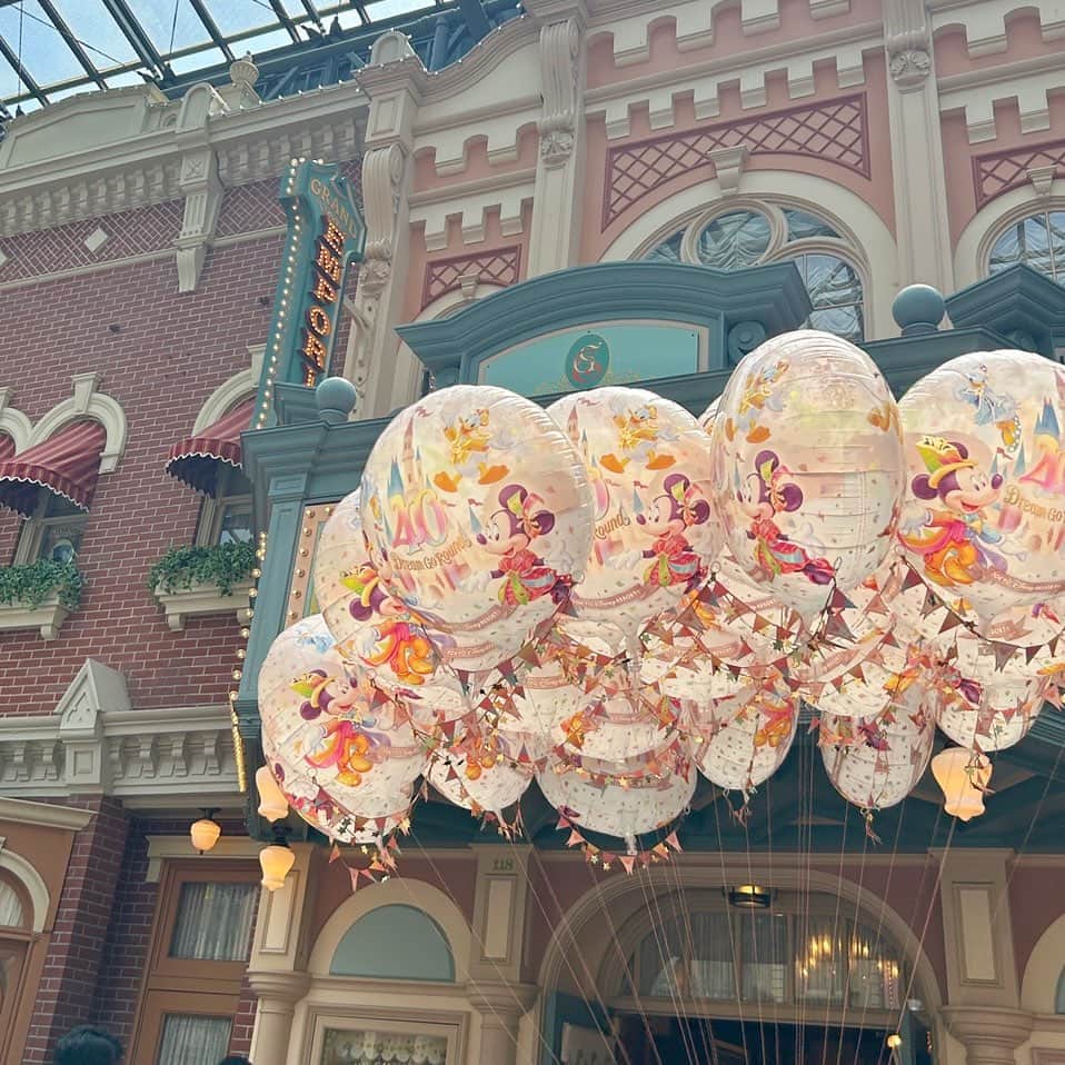 あかねぴのインスタグラム：「.  🏰🎈💕  #disneyland #baloon」