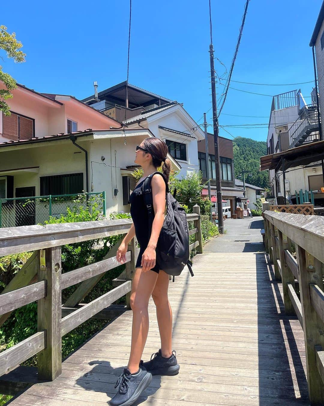 Reimiさんのインスタグラム写真 - (ReimiInstagram)「Summer in 🇯🇵   日本のこの古き長い街並みや 自然の中の雰囲気  好き🤍 いつもと違った景色で有酸素 最高だったなぁ☺️ . . . #japan #takaomountain #高尾山 #景色 #自然 #山登り #トレーニー #山 #culture #theworldisyours #worldisbeautiful #街並み #風景」7月11日 21時45分 - reimiworld