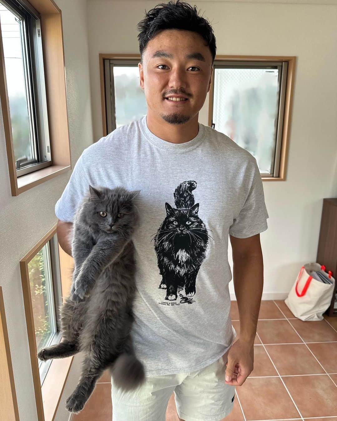尾崎晟也さんのインスタグラム写真 - (尾崎晟也Instagram)「28歳になりました！  たくさんのメッセージありがとうございます🙇‍♂️  毎日成長できるように頑張ります🫡🔥  そして最近猫を飼い始めました🐈 癒しです。可愛いです。  #28歳 #いつも応援ありがとうございます」7月11日 21時56分 - o.se1ya