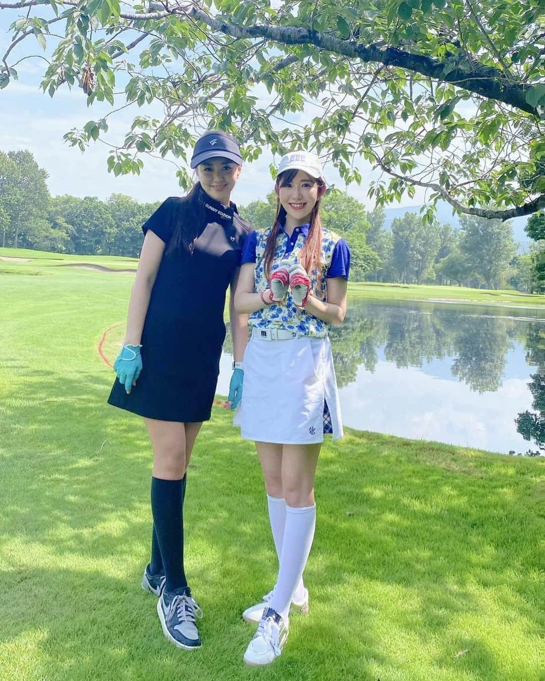 のインスタグラム：「北海道へゴルフに行ってきました〜⛳️✨ 北海道出身のあびちゃんとご一緒できるなんて💕夢のような夏休みでした😊✨  すごく綺麗なコースで景色が最高でした‼︎ バンカーが難しくて、、、13叩いたホールもあったかなぁ🥹笑 3枚目はあびちゃんの追っかけみたいな📷感じですね〜🙋‍♀️🧡  とてもリフレッシュできた2日間でした✨ また来年も来れたらいいなぁ💕  #小樽カントリー倶楽部#北海道#北海道ゴルフ#名門ゴルフ場 #ニトリレディース #ゴルフウェア#ゴルフ女子#ゴルフコーデ #ゴルフ好きな人と繋がりたい#ゴルフ大好き#ゴルフ女子コーデ#ゴルフスタグラム#スイング動画」