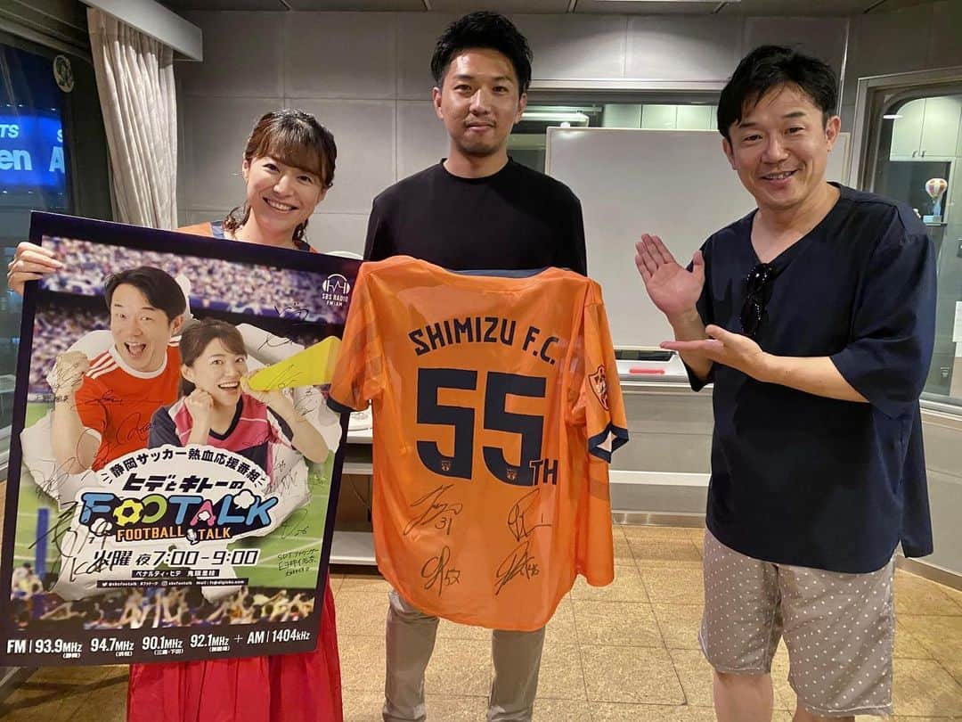 三浦雄也のインスタグラム：「SBSラジオ 静岡サッカー熱血応援番組 「ヒデとキトーのFooTALK!」(フットーク) にお邪魔してきました！  ヒデさん、鬼頭さん、SBSラジオの皆さん、聞いてくださった皆さんもありがとうございました！  #sbsラジオ  #フットーク  #ペナルティヒデ  さん #鬼頭里枝  さん #すんなり話が進んでいく #勉強になりました #今日の仕事スケジュールはどんな感じかの話の流れで妻の実家に行ったという話してすみません #今日休みだったんだもん #明日から頑張ります！ #次の千葉戦は国立 #よろしくお願いします！」