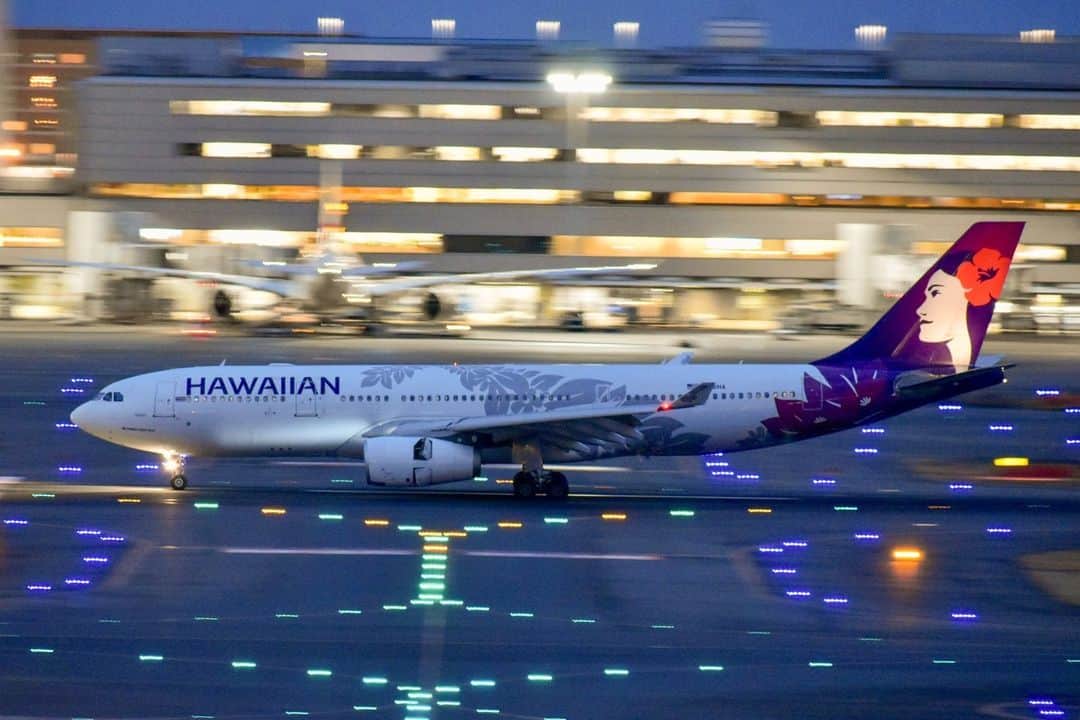 ハワイアン航空のインスタグラム：「ただいま～✈  📷: @__hn_151cm__  #ハワイアン航空 #プアラニ #着陸 #飛行機好きな人と繋がりたい」