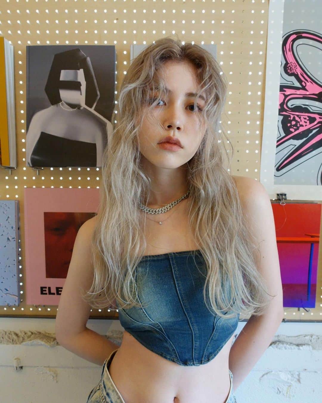 カワシリアツシのインスタグラム：「White blonde⚡️ 一度で上がり切らない場合は natural gradation☯️」