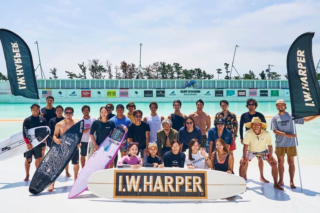 紺野ゆりさんのインスタグラム写真 - (紺野ゆりInstagram)「🏄🏌️‍♀️🥃♡ 「第3回I.W.HARPER SURF&TURF 2023」が 7月3日の波の日に開催され、参加してきました⭐️  I.W.HARPER SURF&TURFは、 「I’M HARPER 自己満足に、生きる。」  のブランドメッセージを体現する サーフィンとゴルフを共に楽しむ、 新しいスポーツイベントで、 イベント後は、I.W.ハーパーソーダを片手に、 お肉や海鮮のBBQを楽しみました☺️🥃✨  プロサーファーの波乗り、かっこよすぎたぁ🥹🥹🏄✨✨  毎回楽しい企画に参加させていただけて感謝です🥰🥰 次は私もサーフィンデビュー⁈🫢🫢🏄  special thanks @i.w.harperjapan @rosasen_jp  #IWハーパー #iwharper #自己満足に生きる #diageojapan #ウイスキー #surfandturf #rosasen」7月11日 22時05分 - yuri_konno_official