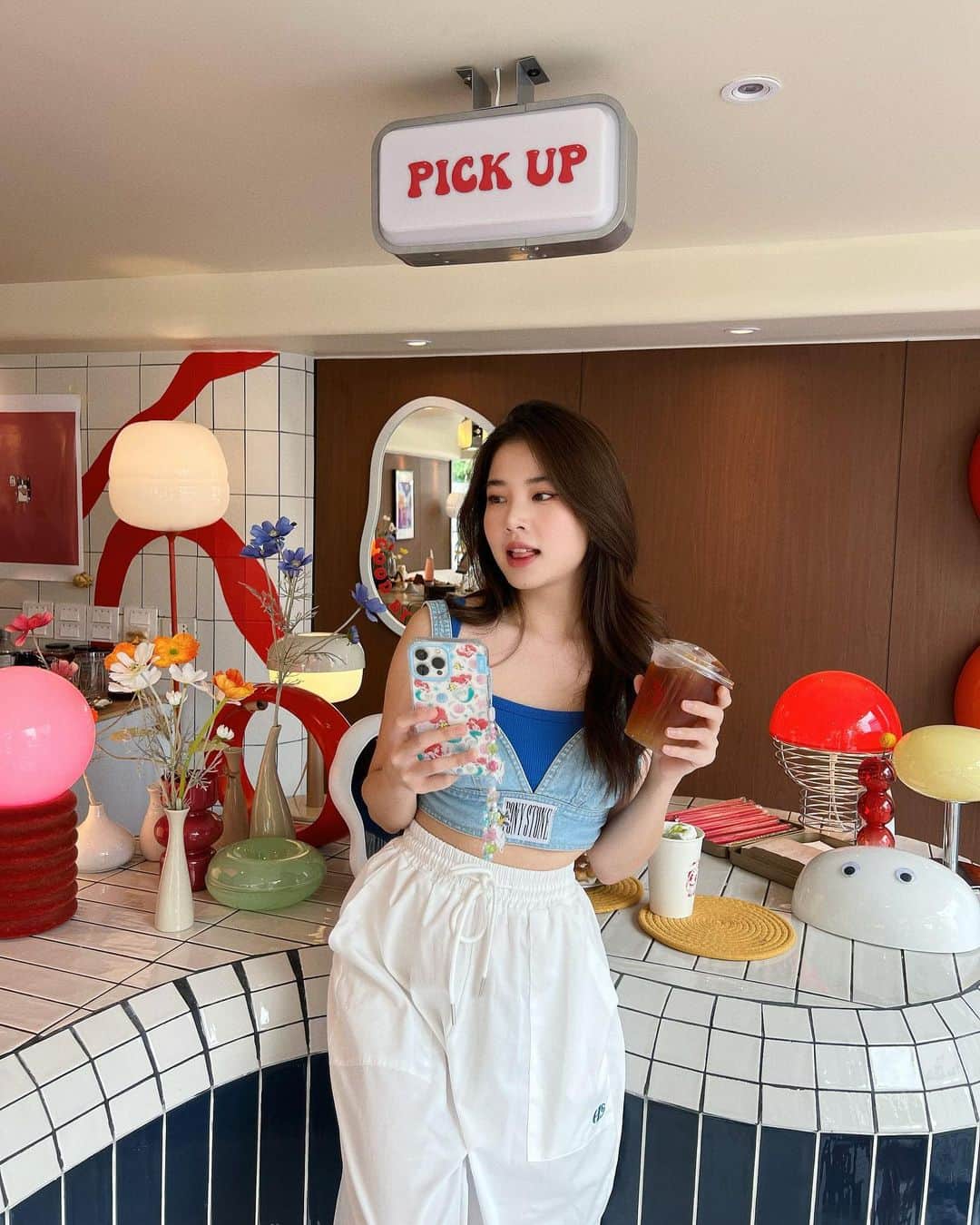 フォン＝サナンタチャット タナパットピサーンのインスタグラム：「Pick me up 🧜‍♀️☕️💖」