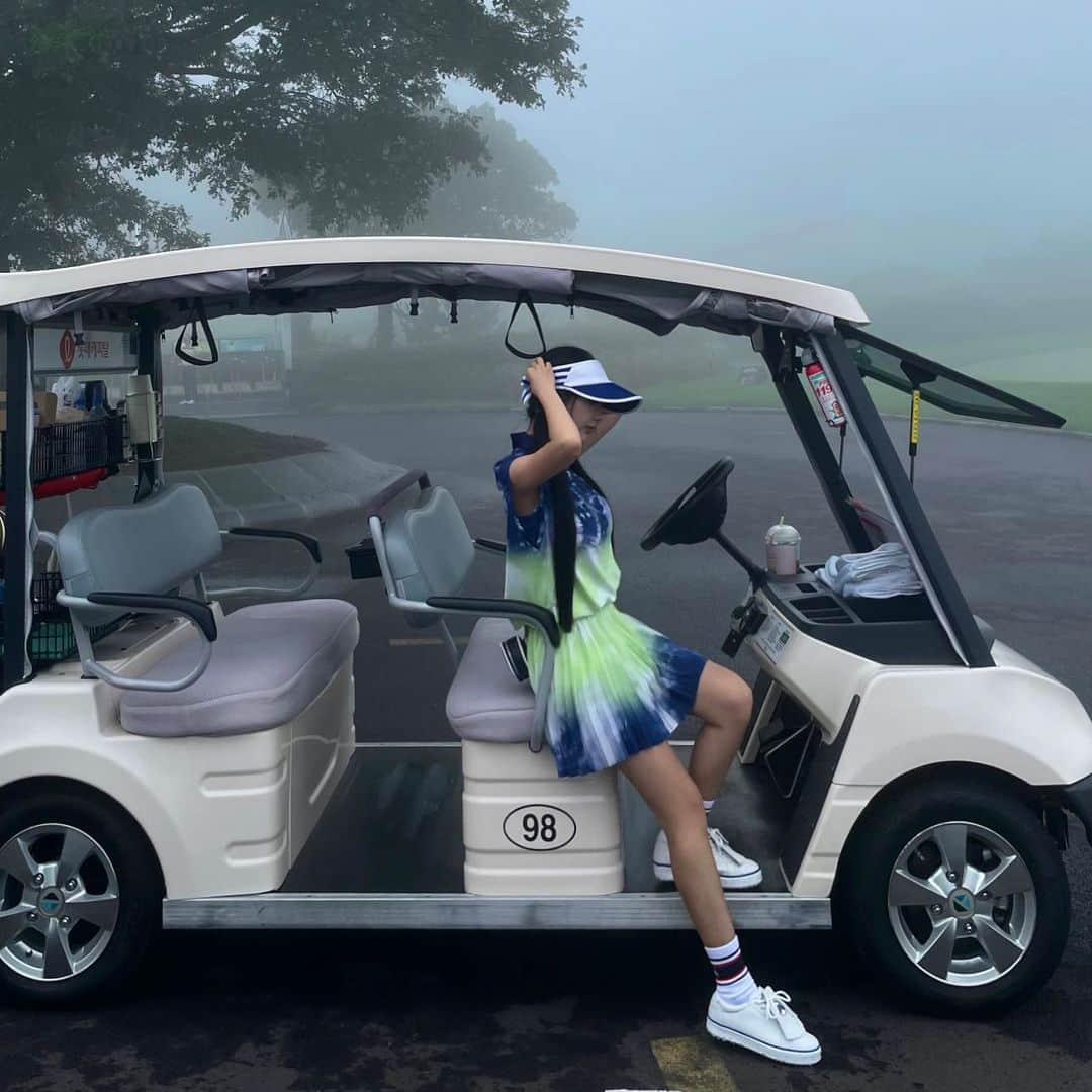 キュリ さんのインスタグラム写真 - (キュリ Instagram)「#광고 @lpgagolfwear  완벽하게 시원한 여름 라운딩룩 추천해줄게🍃⛳️🌀🌴💙  #큐리골프패션 #lpga골프웨어 #협회공식인증골프웨어」7月11日 22時07分 - qtfreet