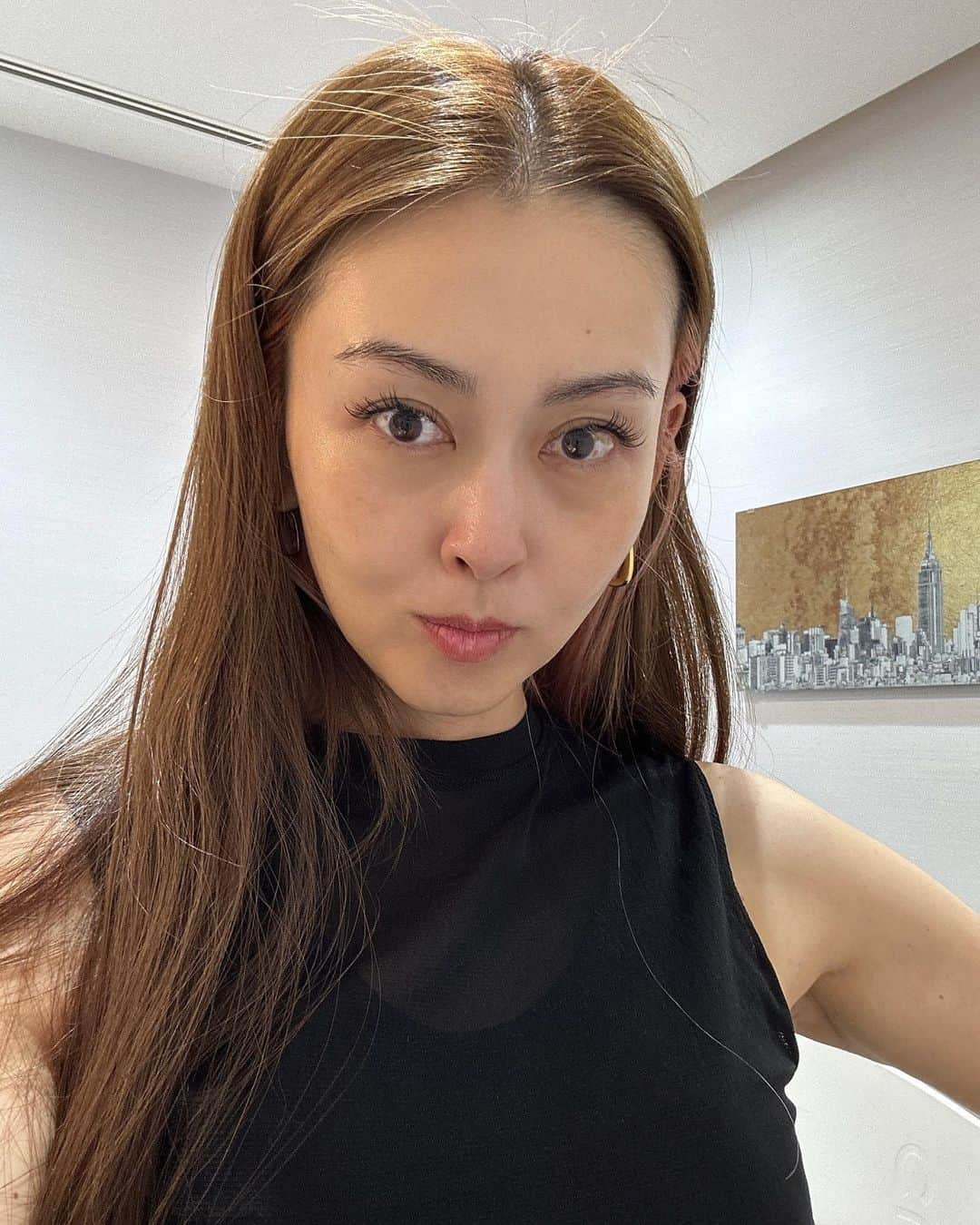 桜井裕美さんのインスタグラム写真 - (桜井裕美Instagram)「先日 @met_beauty_clinic でお肌チェック&お肌ケアをしてもらって来ましたー！！  お肌がワントーン明るくなりました！！  シミやシワ、くすみが気になる年頃😅 色々とケアが必要だな💦  #肌ケア #美容クリニック」7月11日 22時14分 - yumisakurai24