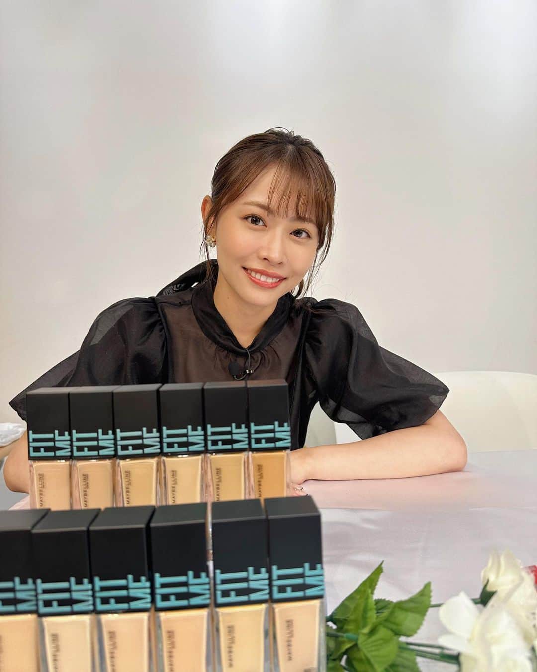 高木由梨奈のインスタグラム：「Qoo10ブランドライブ司会進行のお仕事でした✨！ ライブ内でも紹介した、この @maybelline のフィットミーシリーズは本当に夏の強い味方🥹 下地、ファンデ、パウダーの組み合わせが最強すぎる🔥 これ使ってゴルフ行ったけどほとんど化粧崩れしてなかった、、！ それでいて重くない質感なのがありがたい🥺💕 ちなみに私は120番の色味を使用しています！ ぜひQoo10でチェックしてみてください☝️  #メイベリンニューヨーク #メイベリン #フィットミー」