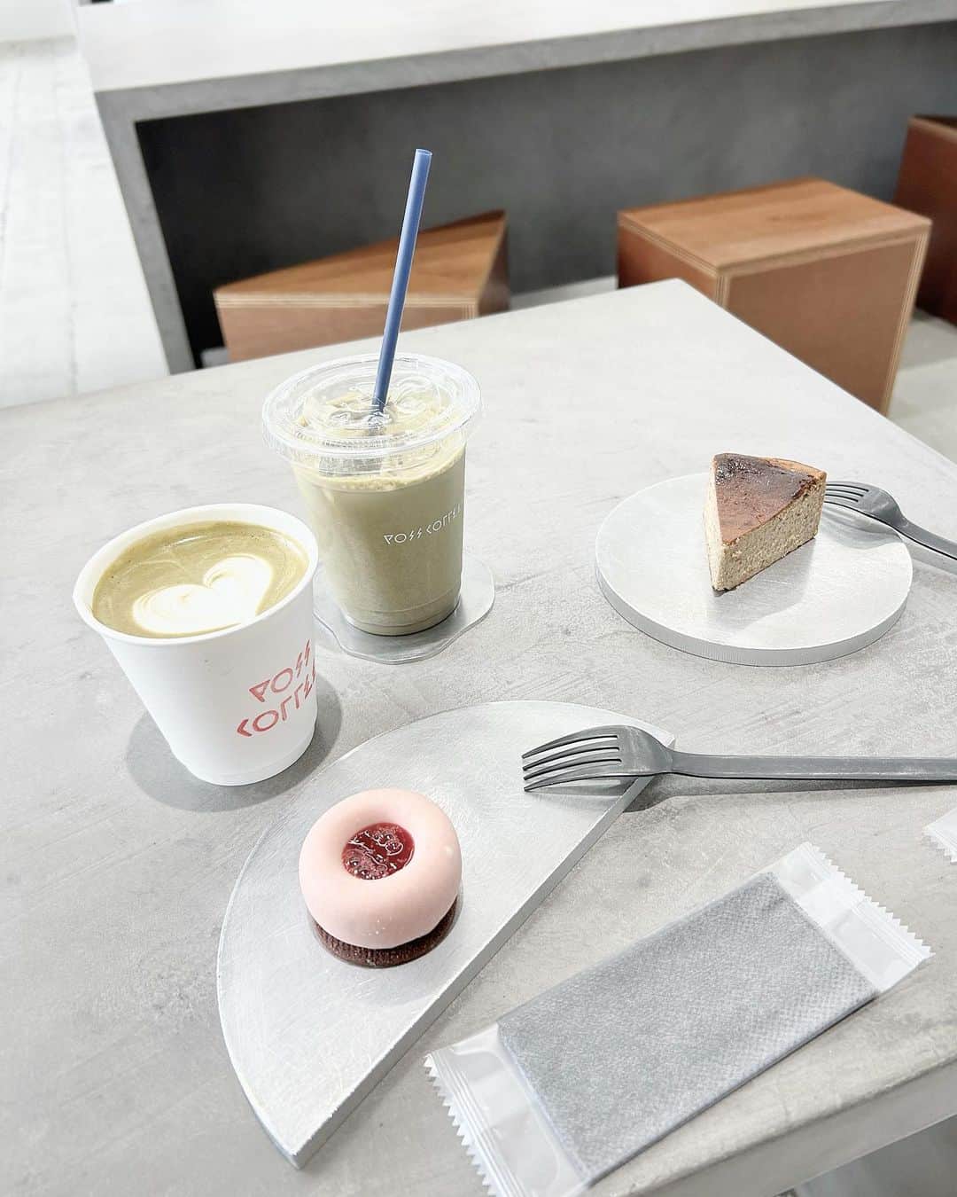 竹本くるみのインスタグラム：「食器もカフェ内もオシャレで可愛かった~🍴︎🫖」