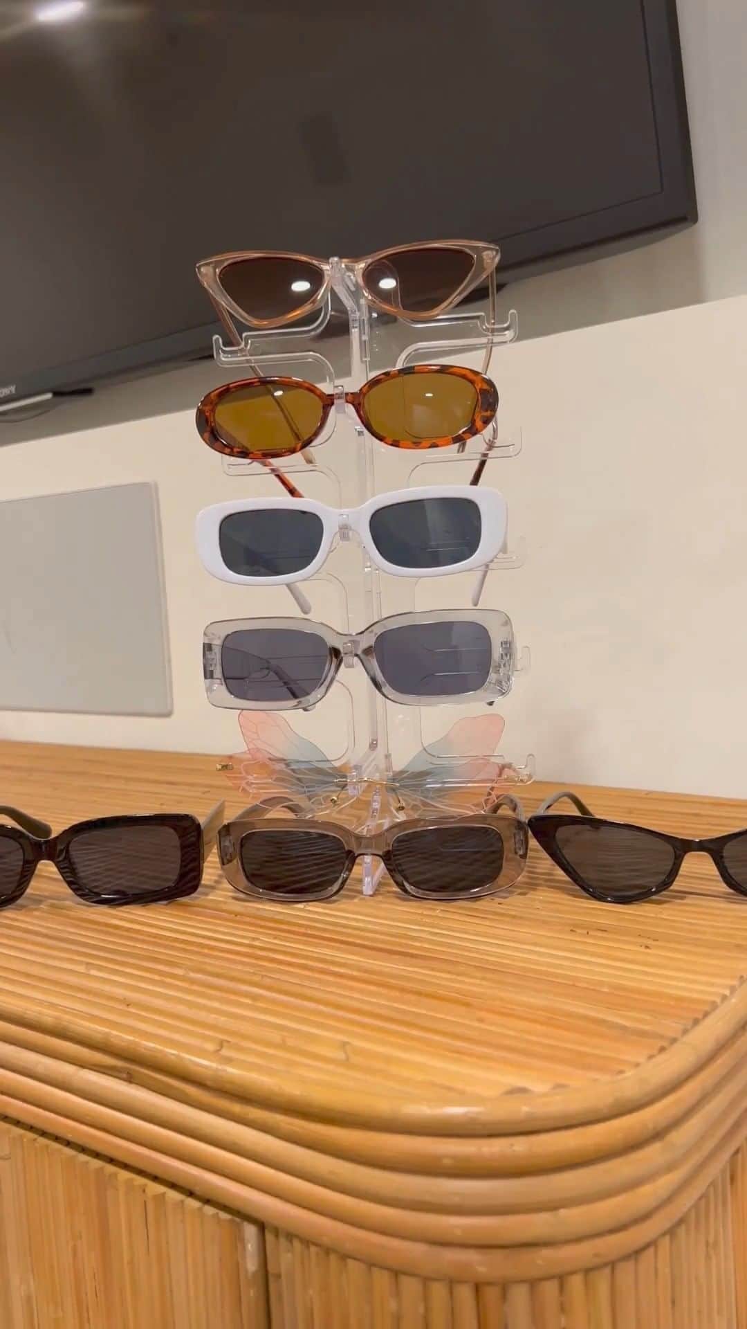 SHEINのインスタグラム：「Keep your shades in check with this stylish sunglasses holder 😎✨  🔎18282746  #SHEIN #SHEINforAll #SHEINstyle #fashion #chic #saveinstyle」