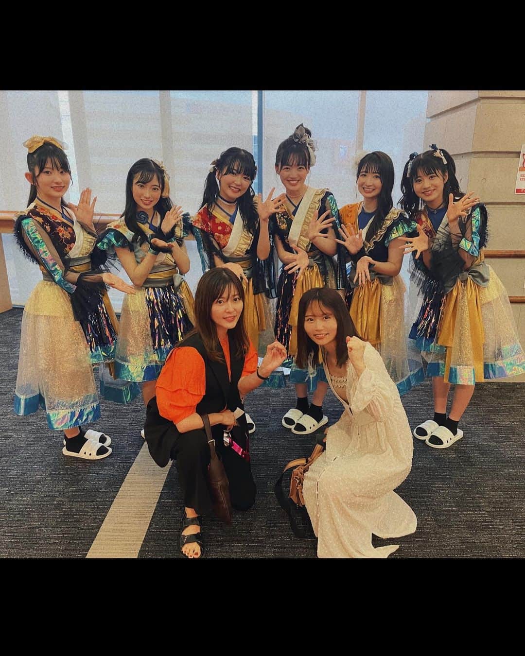 井上志帆子のインスタグラム：「. ばってん少女隊さん8周年ライブ！ めちゃくちゃ楽しかった。パワフルなステージ、客席も声出しOKで盛り上がり最高でした👏🏼激しいダンスかっこよすぎた。  後半は、この間りこちゃんと行った#immersivemuseumfukuoka  はしゃぎすぎて300枚以上撮ってた💃🏽  #ばってん少女隊 #ばっしょー#ばってん少女隊8周年#おめでとうございます」
