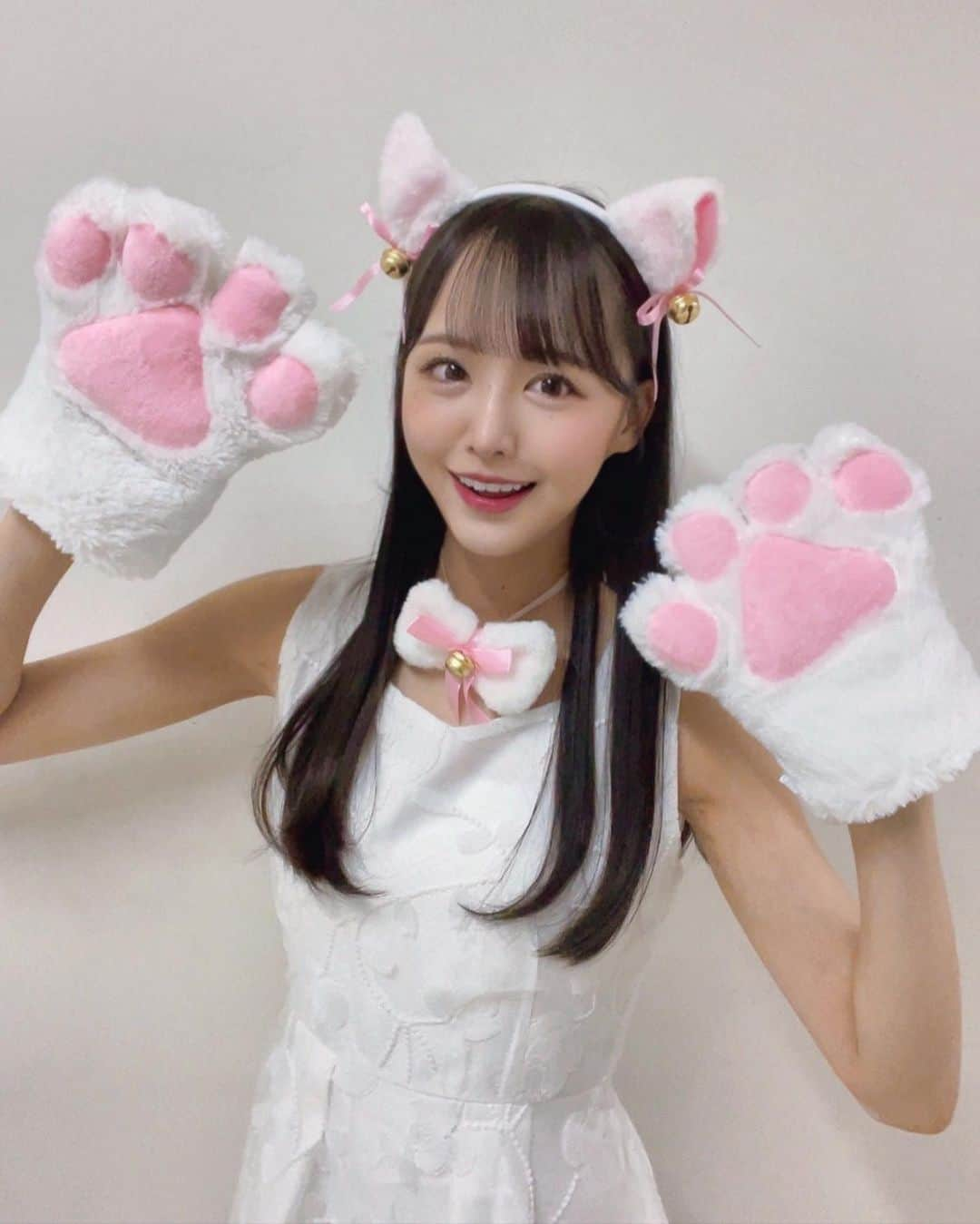 福田朱里さんのインスタグラム写真 - (福田朱里Instagram)「しろねこさん🐱🤍  #ねこ #ねこのいる生活 #ねこ部 #ネコスタグラム #猫 #アイドル #猫耳 #白ワンピ #しっぽ #首輪 #黒髪 #ナチュラルメイク #骨格ウェーブ #ストレートヘア #コスプレ  #ノースリーブ #halloweencostume #japaneseculture #japaneseculture #japanesegirl #cat #costume #cosplaygirl #cosplay #kawaii #stu48 #catstagram #whitecat #smile #ootd #japanesestyle」7月11日 22時26分 - akaringo_stu48