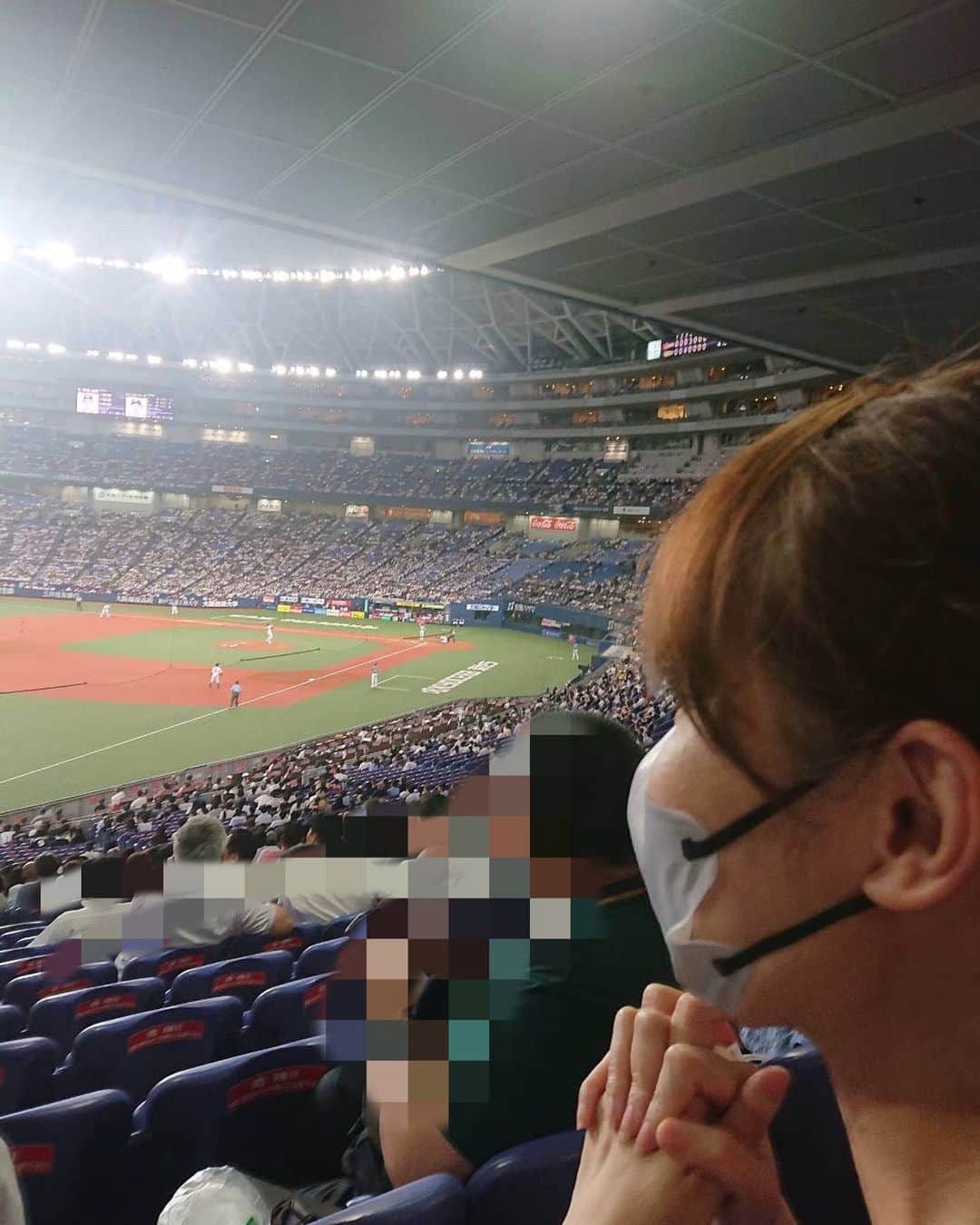 のインスタグラム：「#おりほー . . お仕事終わりで駆けつけて早々にセデーニョ選手の満塁弾!!!! . . その後なんやかんや色々あれこれハラハラドキドキしたけれど 無双する中川選手、山﨑颯一郎投手の好投も見られてよかった！　　. . #宇田川会万歳 #無敵の中川 . . . ８回表、１点のリードを守り切らなきゃいけない場面 祈る気持ちで(実際祈ってるやん笑)颯一郎さんの投球を見守ってるところ チキチキジョニー石原さんに撮られてた笑　　. . お仕事シフト変わって予約してた試合に次々行けなくなって(←知り合いに譲ってます)凹んでたら 今日チケットあるよと誘ってくれた女神様♡♡ . . . . . #オリックスバファローズ #オリックス #バファローズ #京セラドーム大阪 #京セラドーム #プロ野球 #パリーグ」
