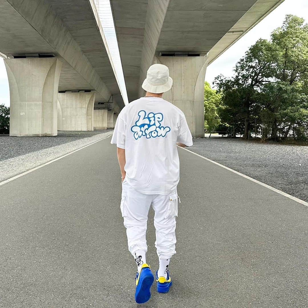 古澤勝吾さんのインスタグラム写真 - (古澤勝吾Instagram)「久々投稿🥳  ホワイトコーデ🤩  Tシャツ はSYS new デザインです🤩  この夏は暑くて大変ですけど、皆さん頑張りましょう‼️  　 【画像】 color : 白 logo color : 青 size : XXL   【size展開】 S,M,Ｌ,XL,XXL ( unisex : 男女兼用 )  #lip_arrowSYS #tシャツ  #fashion  #tシャツコーデ #tshirt  #白コーデ #code #スニーカーコーデ #古澤勝吾」7月11日 22時44分 - ami___go0905