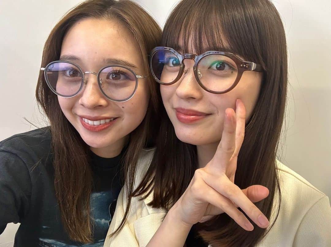 のインスタグラム：「⁡ 最近撮影でもお休みの日でもずっとあってるりりちゃん ⁡ きっと誰よりも会ってます。 ⁡ 一緒にいると居心地が良くて本当に大好きなお方。 ⁡ 少し前に一緒に買い物に行ってメガネを買いました。 とっても楽しかったなあ〜🫶」