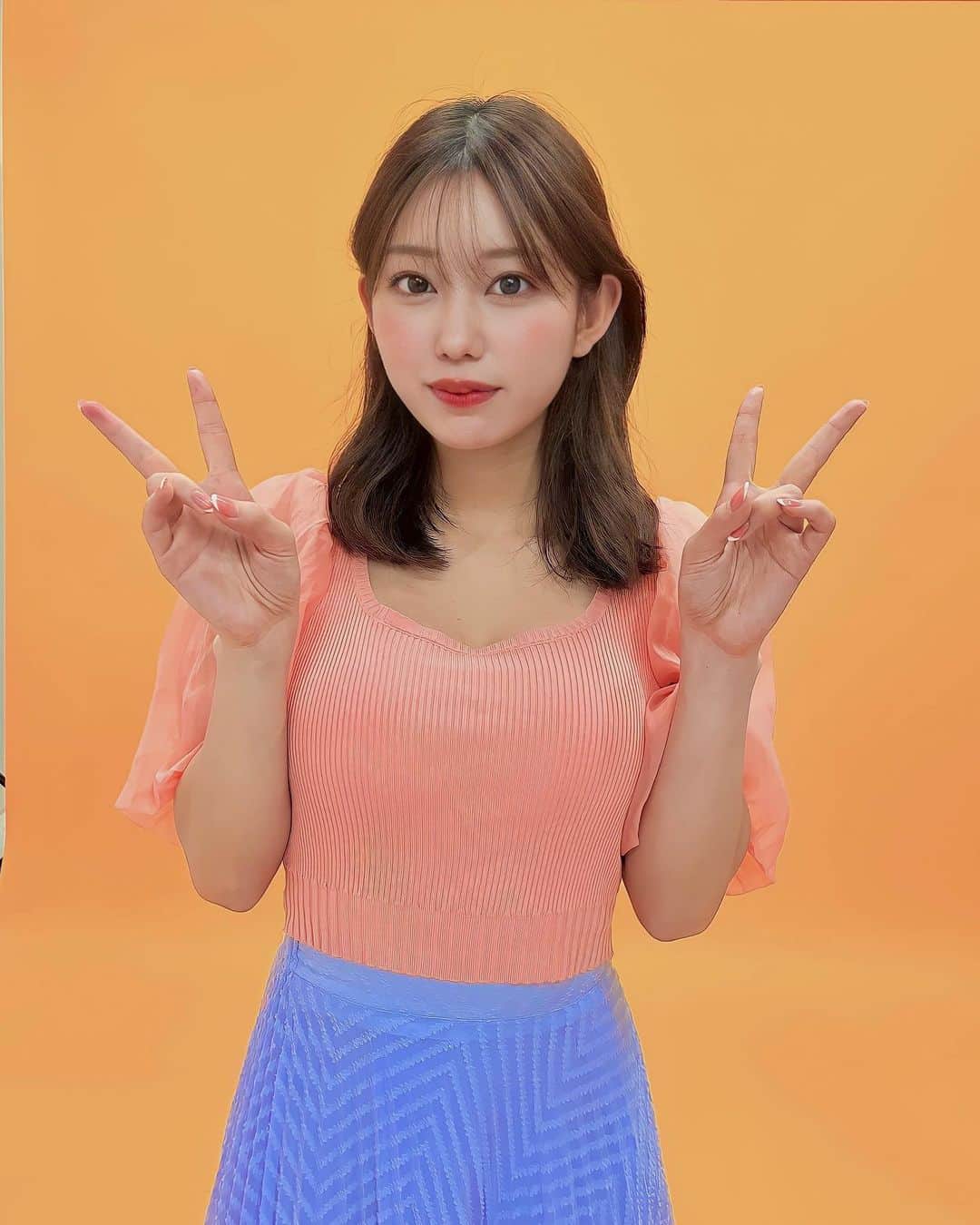 りーちゃんのインスタグラム：「劇団バルスキッチン第27回公演 『鴨川ファイヤーワークス』  2度目の舞台、2度目のコメディ❗️ またバルスさんに呼んで頂けて本当に嬉しく思います！  稽古も頑張ってきたので、是非見に来てください⭐️  あ、ブロマイドいい感じなのでチェックしてね❣️」
