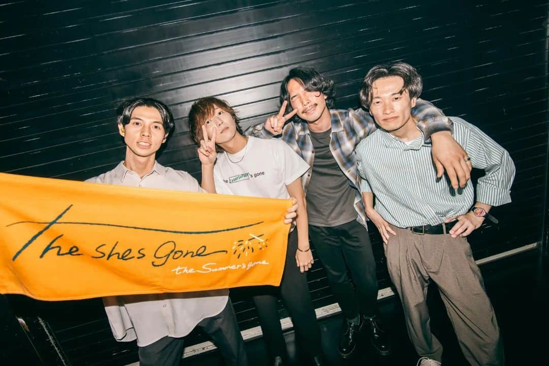 the shes goneさんのインスタグラム写真 - (the shes goneInstagram)「「the summer's gone ~シズゴの対バン Bang!Bang!!Bang!!!」Zepp Nagoya  ツアー初日ありがとうございました！ ハンブレッダーズの皆さんとの念願の対バンでした！ また必ずやりましょう！  そして、明日はZepp Nambaでお待ちしてます！  #theshesgone #thesummersgone #ハンブレッダーズ」7月11日 22時52分 - the_shes_gone