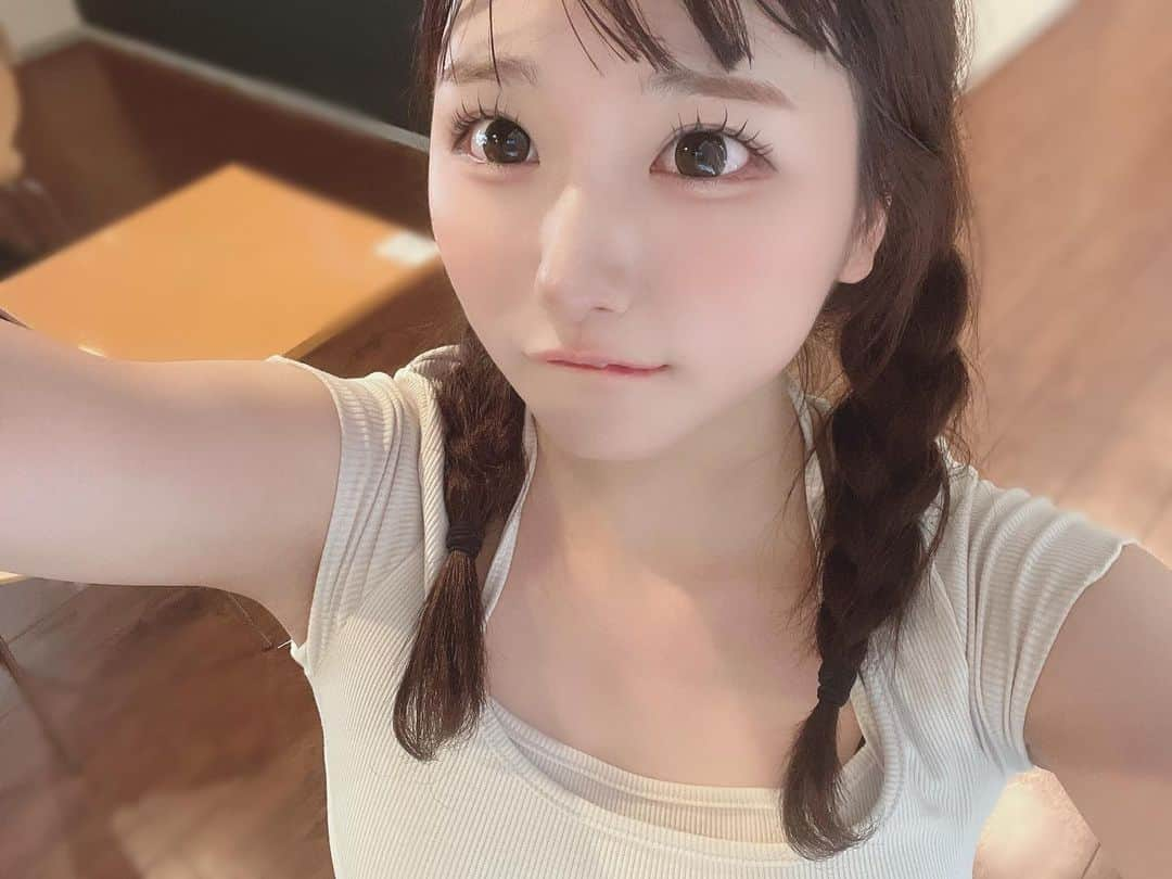 夢実あすかさんのインスタグラム写真 - (夢実あすかInstagram)「あすかのことみてみてーー( ՞. ̫.՞)💭  ．  ．  ． #japaneseidol #japanesegirl #idol #instagood #instalike #selca #followforfollowback #selfie #today #ootd #dailylook #instafashion #followme #outfit #makeup #今日のコーデ  #アイドル #ラフコーデ #夏コーデ #まつパ #シンプルコーデ #いいね返し #自撮り #自撮り女子 #自撮り界隈 #推してください #レッスン後 #被写体 #レッスン #おさげ」7月11日 22時52分 - asukadayou213