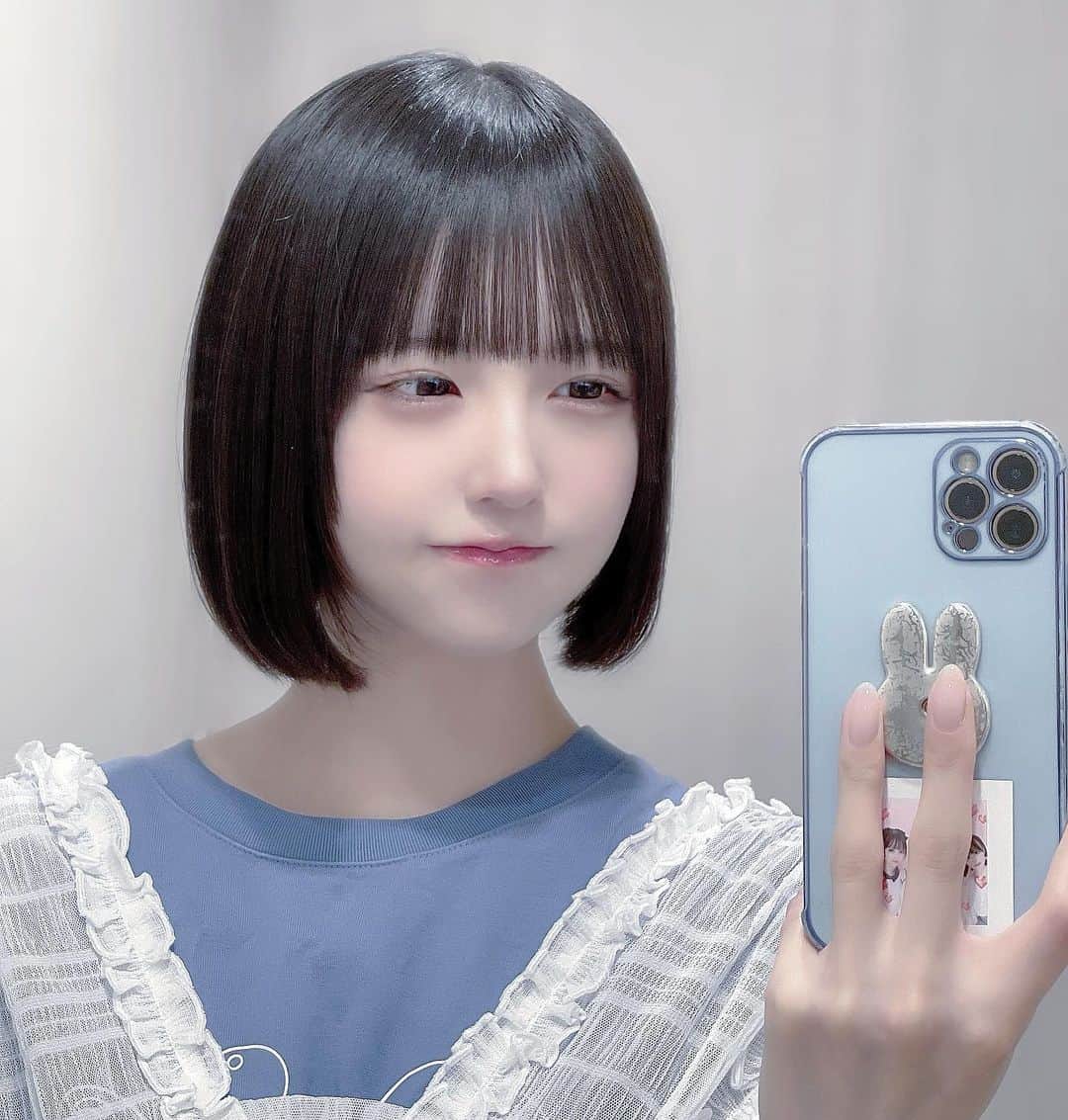 のインスタグラム：「おなかすいた ．  ．  ．  ． #ボブ #黒髪ボブ」