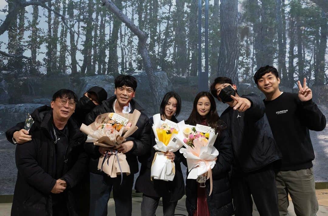のインスタグラム：「다들 보고싶습니다 행복하고감사했습니다  #마당이있는집」