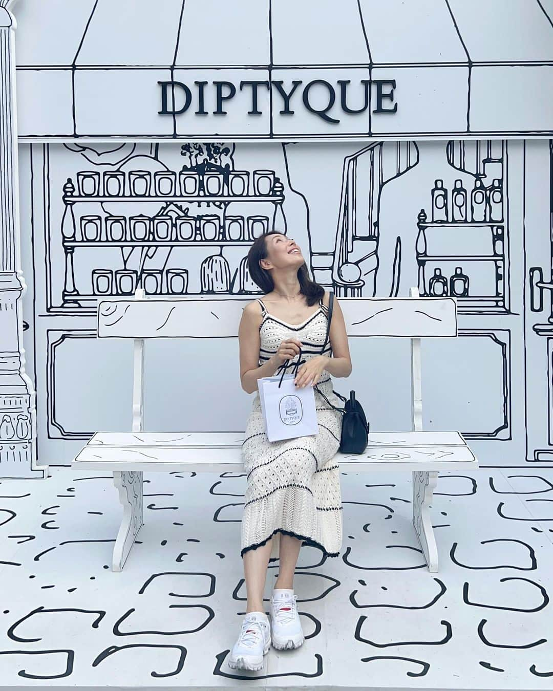 宮田綾子さんのインスタグラム写真 - (宮田綾子Instagram)「🤍🖤Diptyque POPUPイベント🇫🇷 ZARAの新作ニットワンピとロエベ×onのスニーカー 白黒にまぎれてきた、笑 イベント詳細は次の投稿で♩    🦋8/26(土)大阪「宮田綾子の結果にこだわるインスタセミナー」開催 インスタグラム上手に使いたいなという方お気軽にお越しください♩ 詳細はプロフィールURLから👆申込後すぐにメールが届きますのでご確認ください📩 ❤️ @ayako__miyata ←21.1万フォロワーありがとう❤️  私のプロフィール写真の下の@数字を押すとthreadsが見れます👆 てきとうにつぶやいてます🥰  #diptyqueunairdeparis #ディプティック #zara #zaraコーデ #ザラ #ザラ購入品 #ザラジョ #ザラコーデ #loewe #スニーカーコーデ #夏コーデ #夏服コーデ #アラフィフコーデ #アラフィフファッション #アラフォーコーデ #アラフォーファッション #50代ファッション #50代コーデ #40代コーデ #40代ファッション」7月12日 8時21分 - ayako__miyata